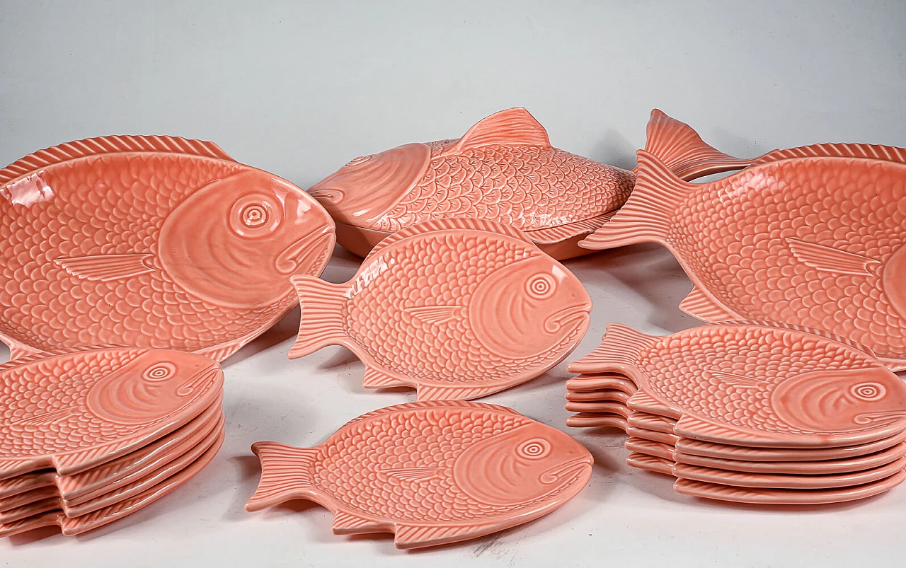 Pink ceramic fish-shaped plates 3