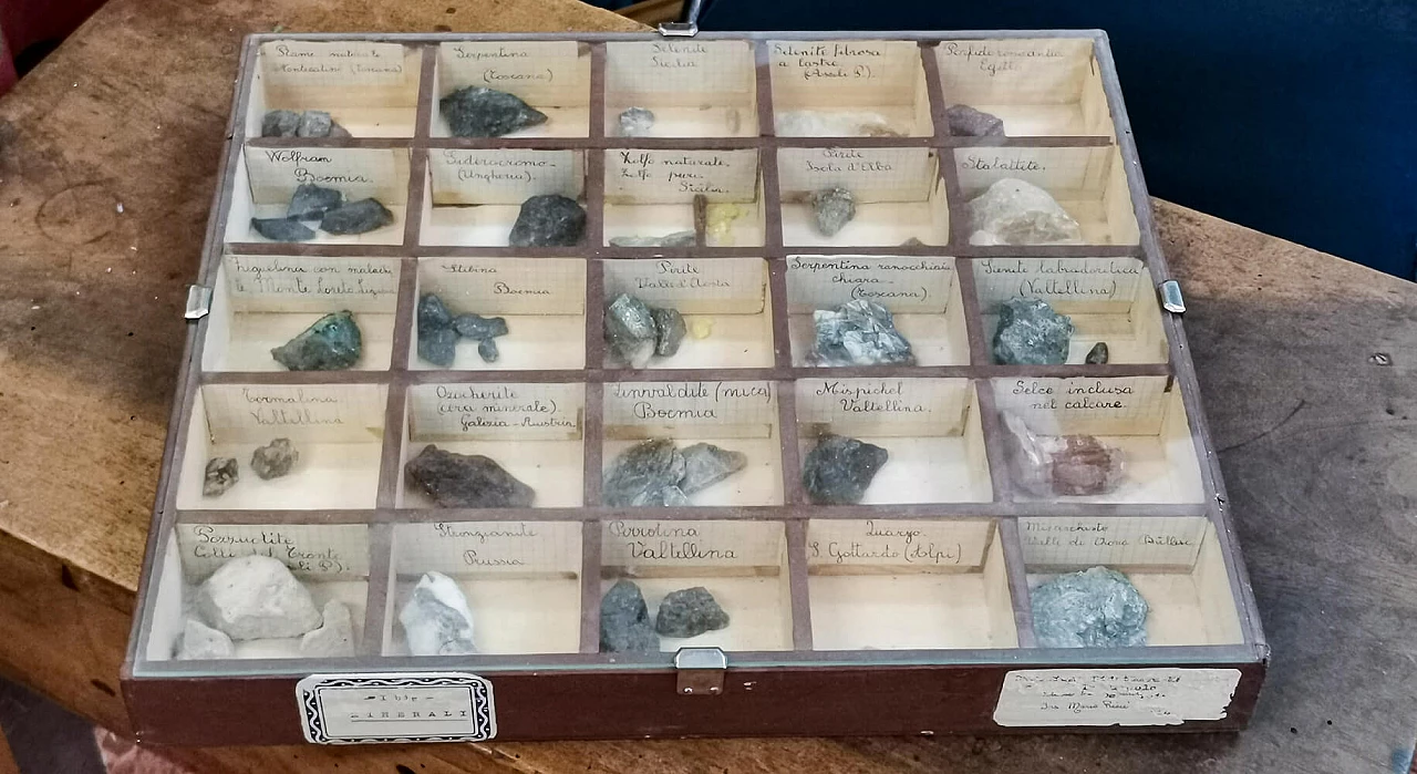 4 School display cabinets with minerals, early 20th century 3