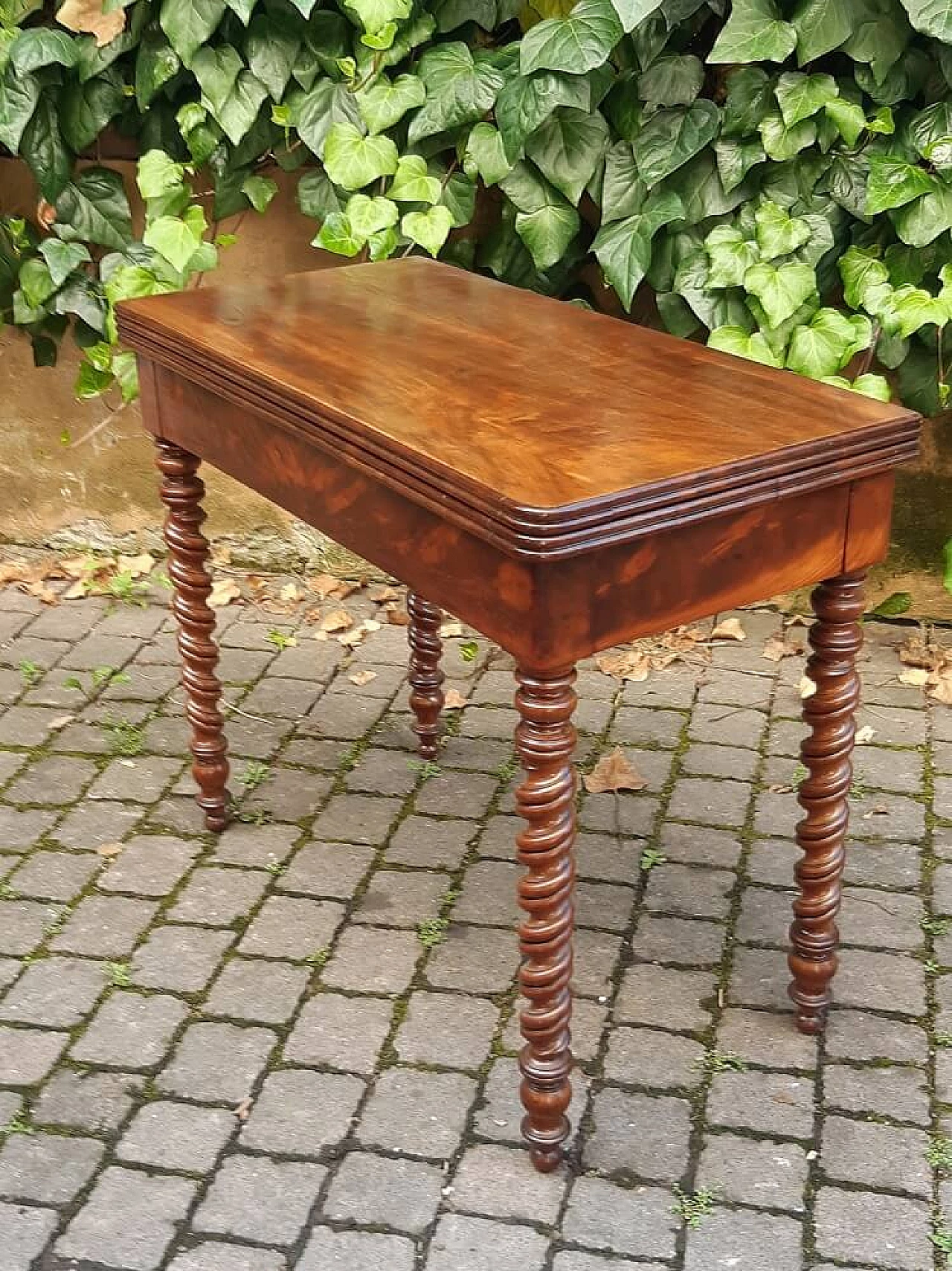 Mahogany-panelled game table, 19th century 2