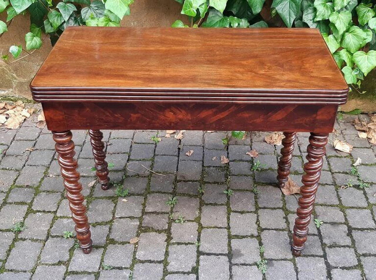 Mahogany-panelled game table, 19th century 3