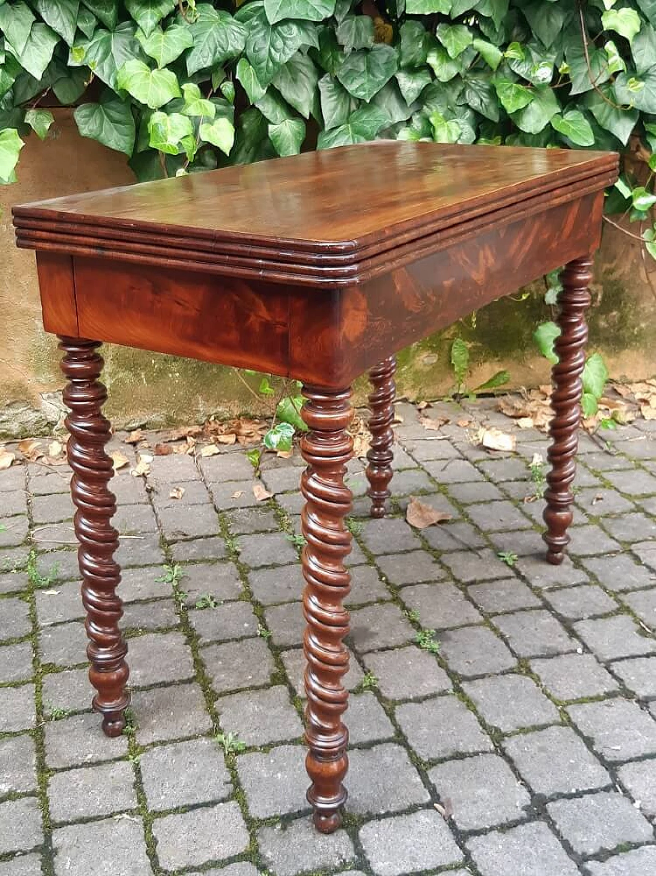 Mahogany-panelled game table, 19th century 5