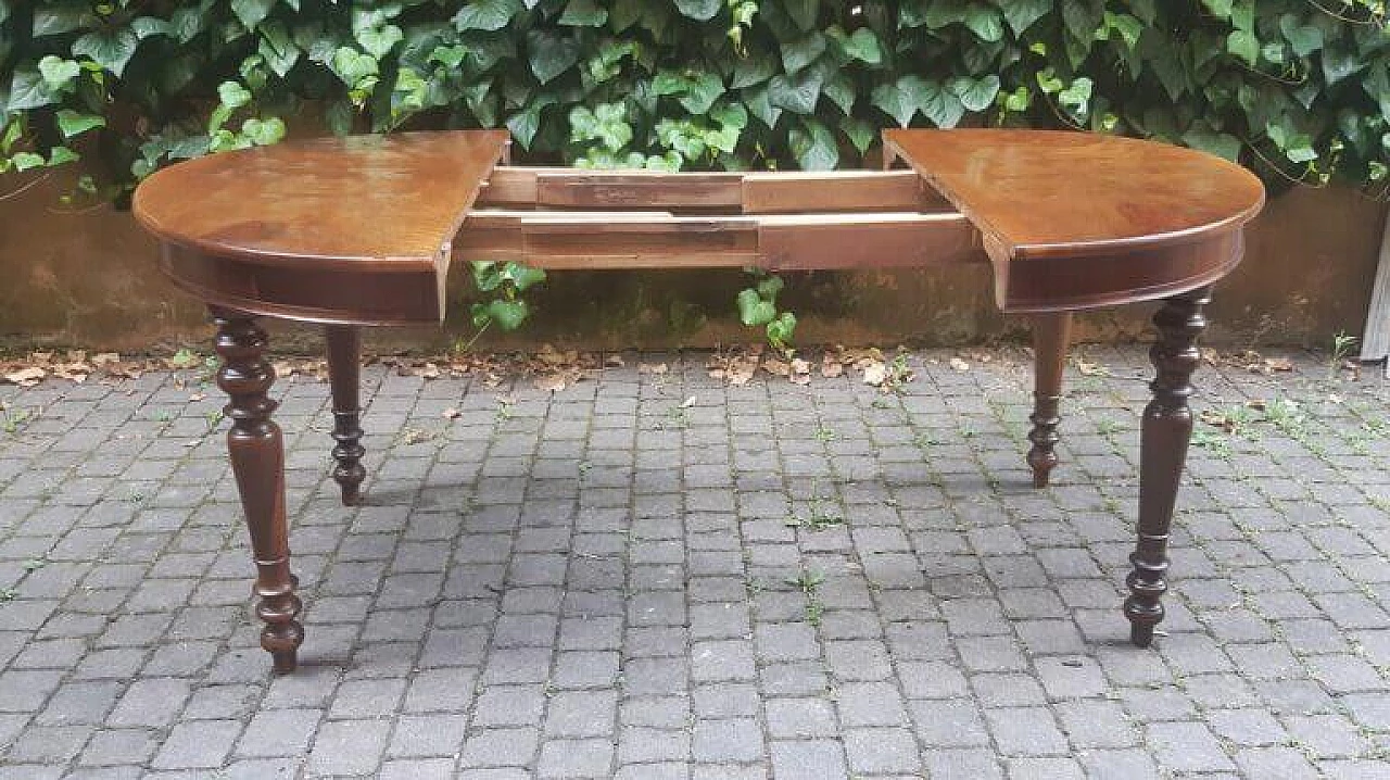 Tavolo rotondo lastronato in noce, '800 1