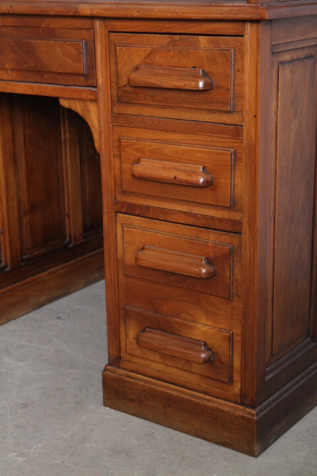 Scrivania in stile Art Decò in noce massello, anni '40 6