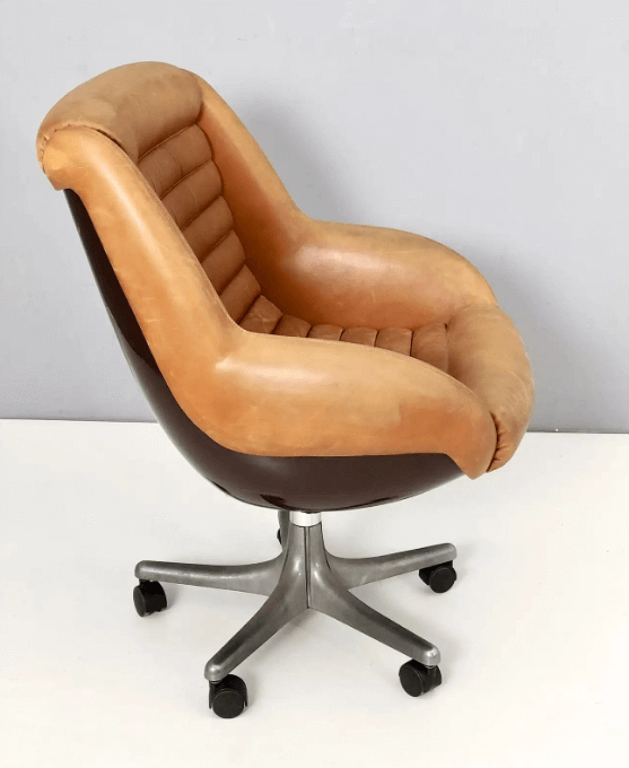 "Epoca" sedia girevole in pelle di Marco Zanuso per Arflex, anni '70 4