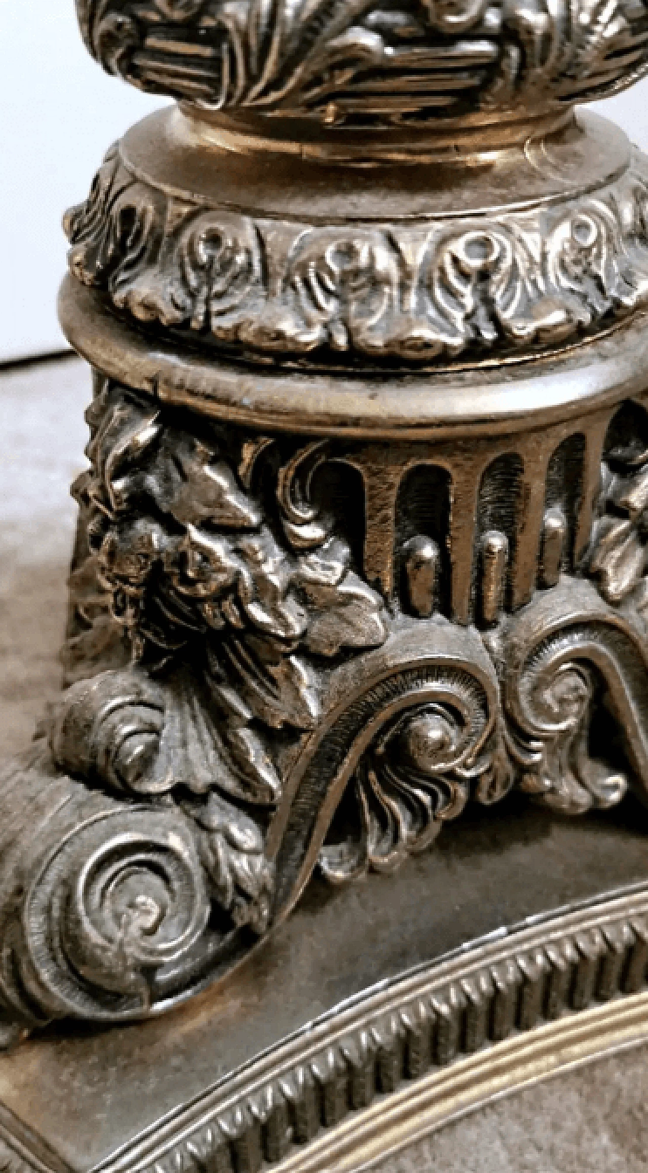 Lampada da terra stile Impero in fusione pesante di artigianato fiorentino senza paralume, anni '50 10