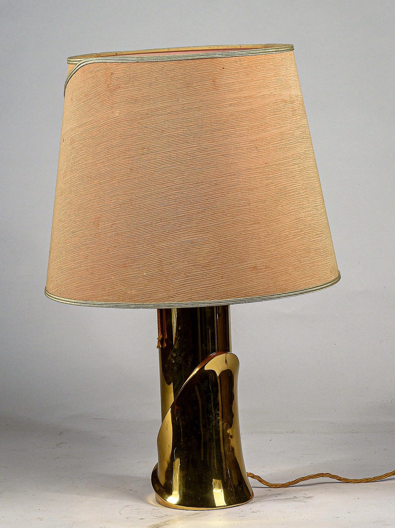 Lampada da tavolo in metallo e ottone attribuita a Luciano Frigerio, anni '70 1