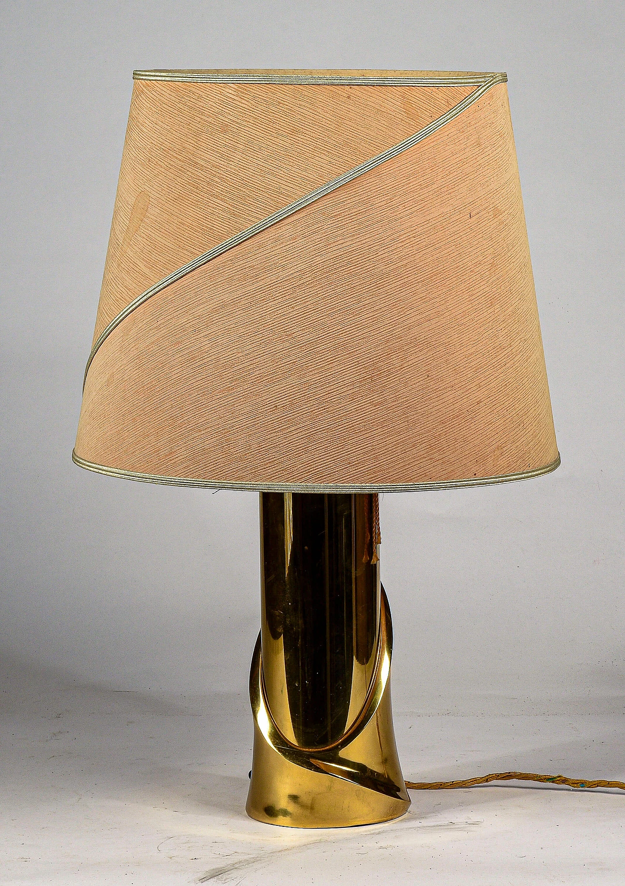 Lampada da tavolo in metallo e ottone attribuita a Luciano Frigerio, anni '70 3