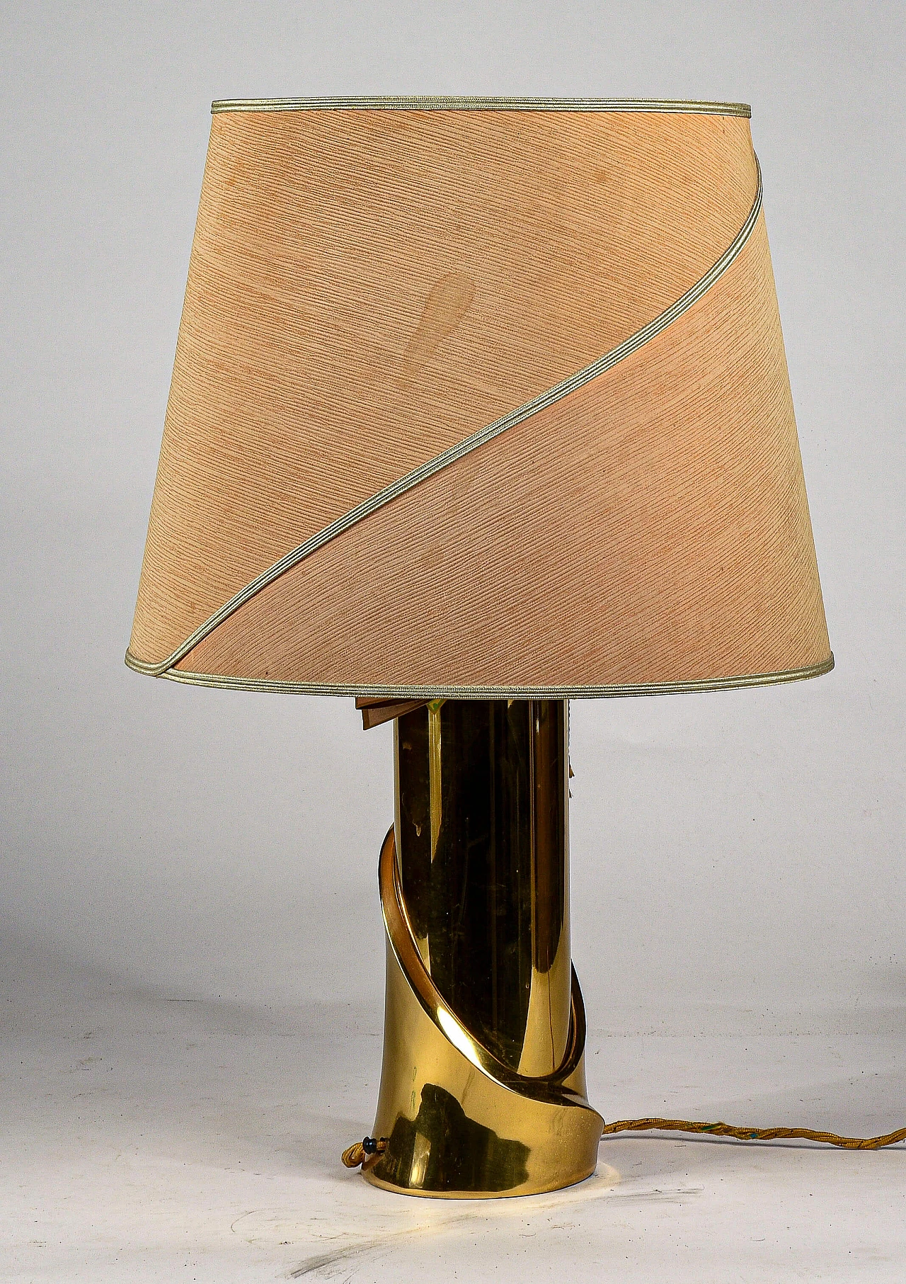 Lampada da tavolo in metallo e ottone attribuita a Luciano Frigerio, anni '70 4