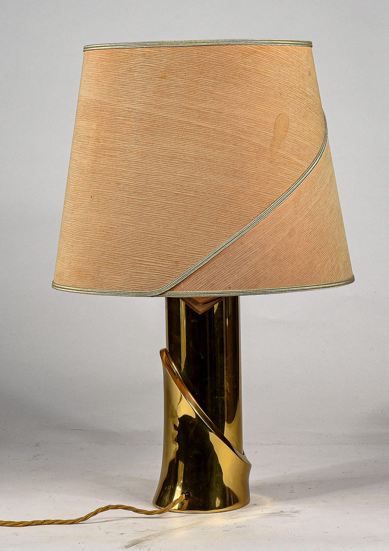 Lampada da tavolo in metallo e ottone attribuita a Luciano Frigerio, anni '70 5