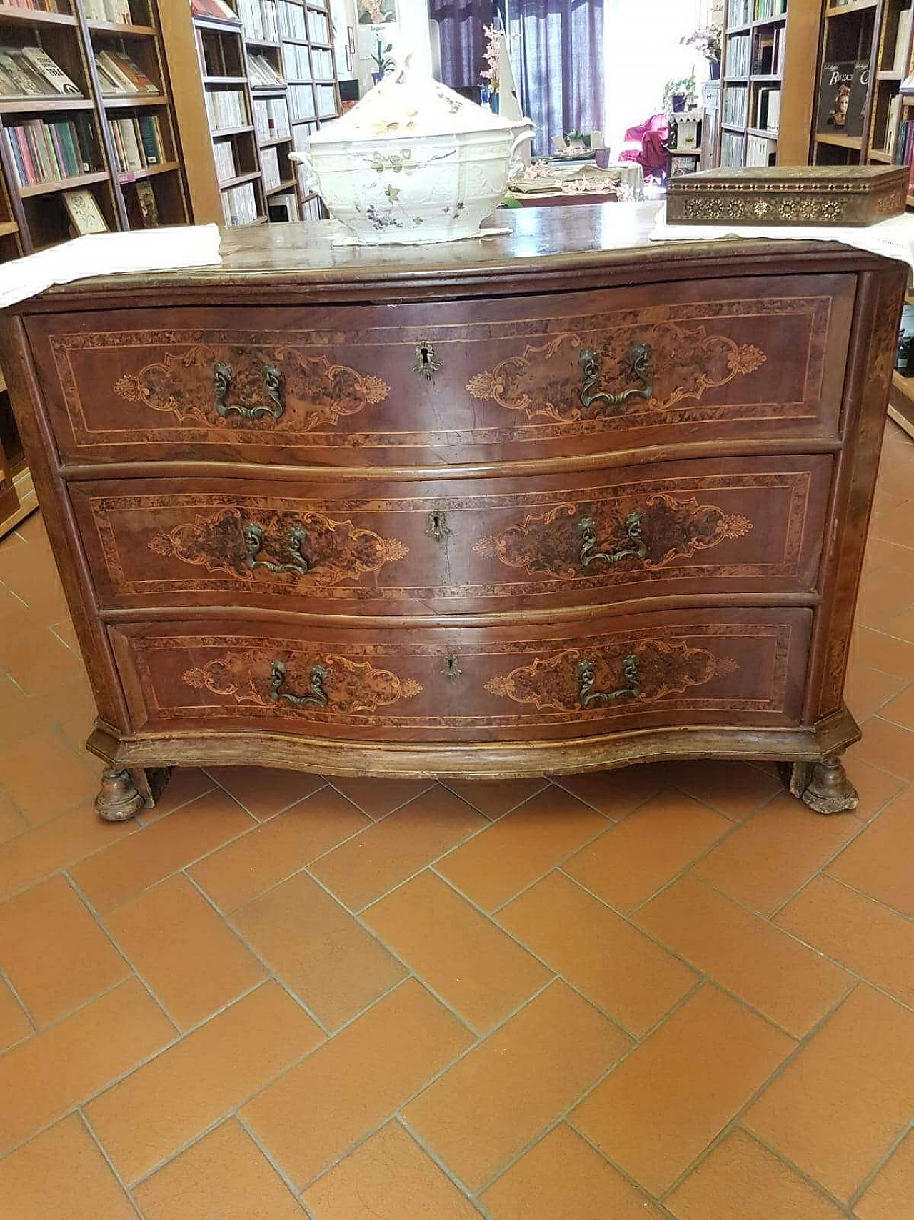 Cassettiera intarsiata con 3 cassetti, '700 1