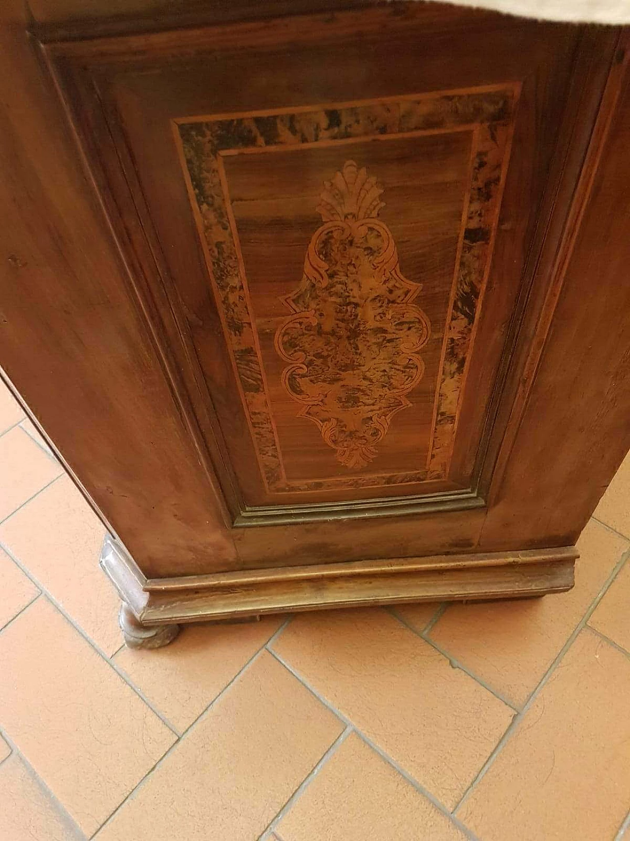 Cassettiera intarsiata con 3 cassetti, '700 4