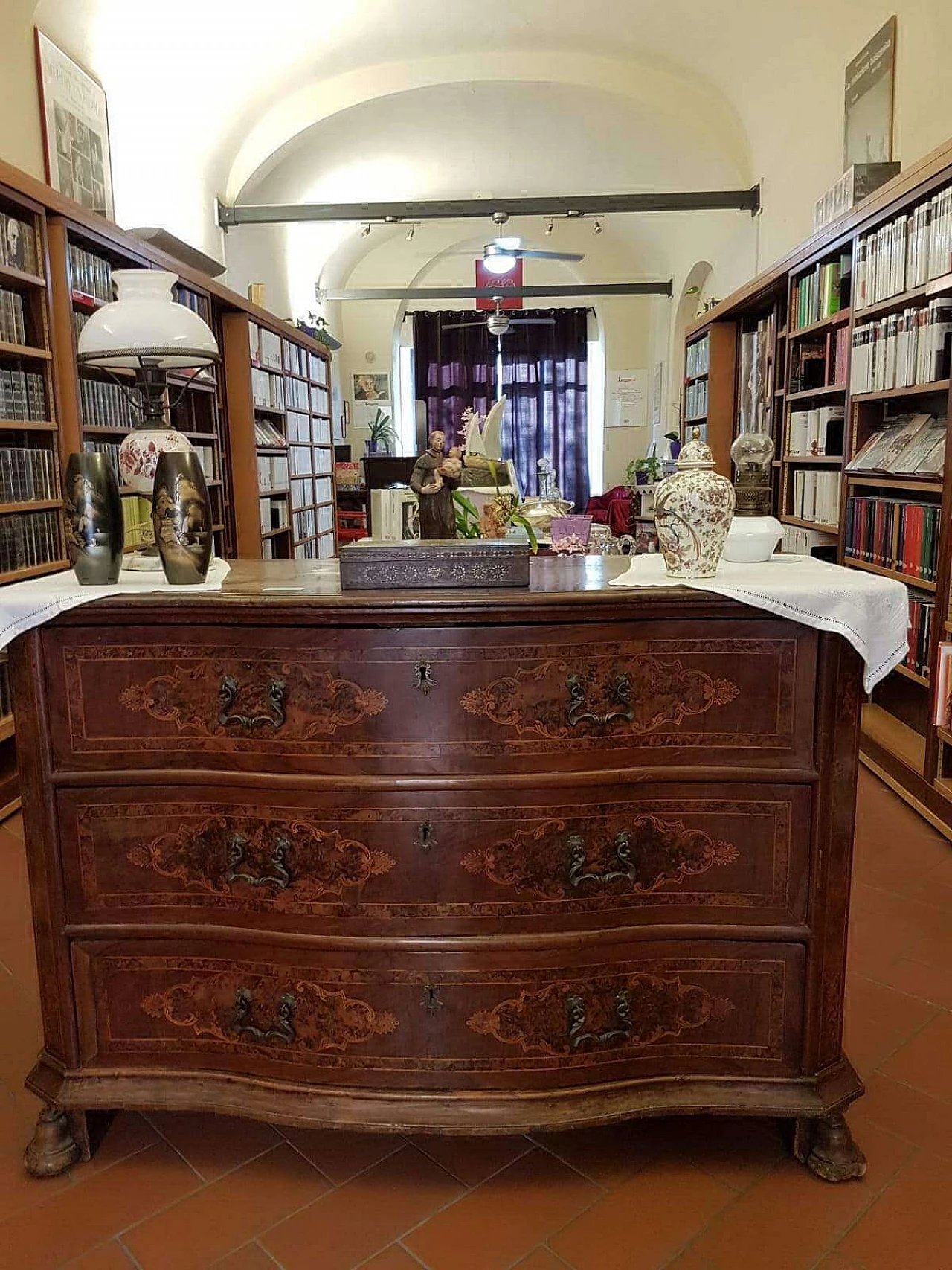 Cassettiera intarsiata con 3 cassetti, '700 6