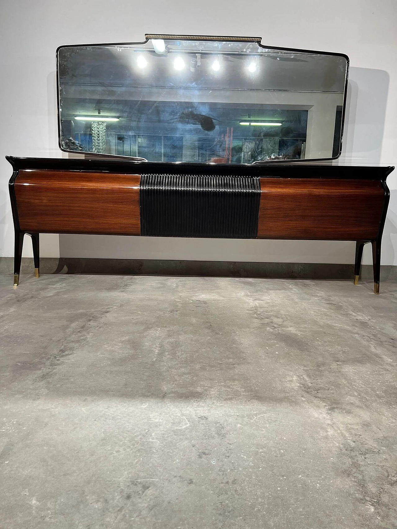 Credenza con specchio di Osvaldo Borsani in palissandro, anni '50 1