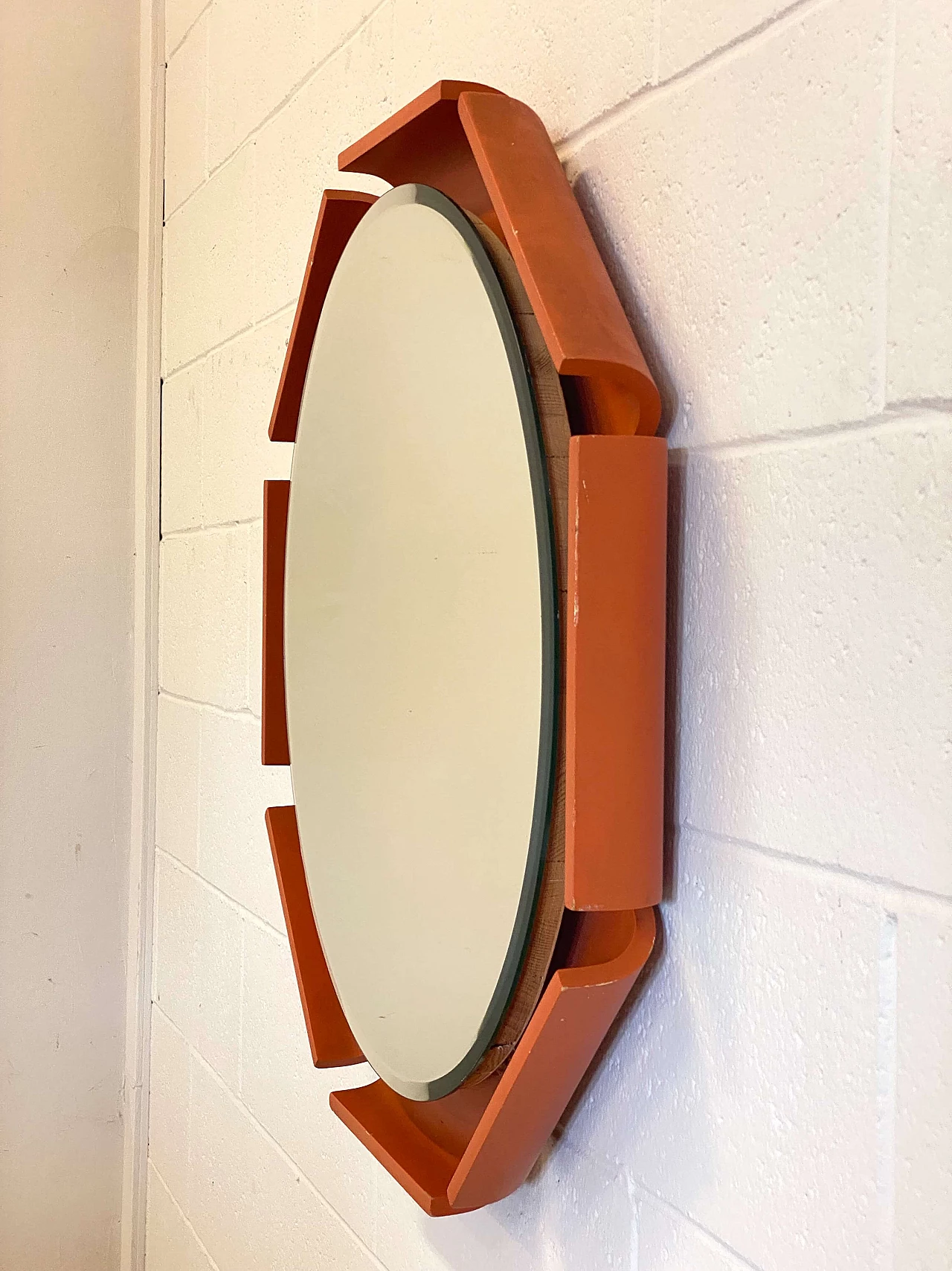 Specchio rotondo laccato arancio, anni '60 3