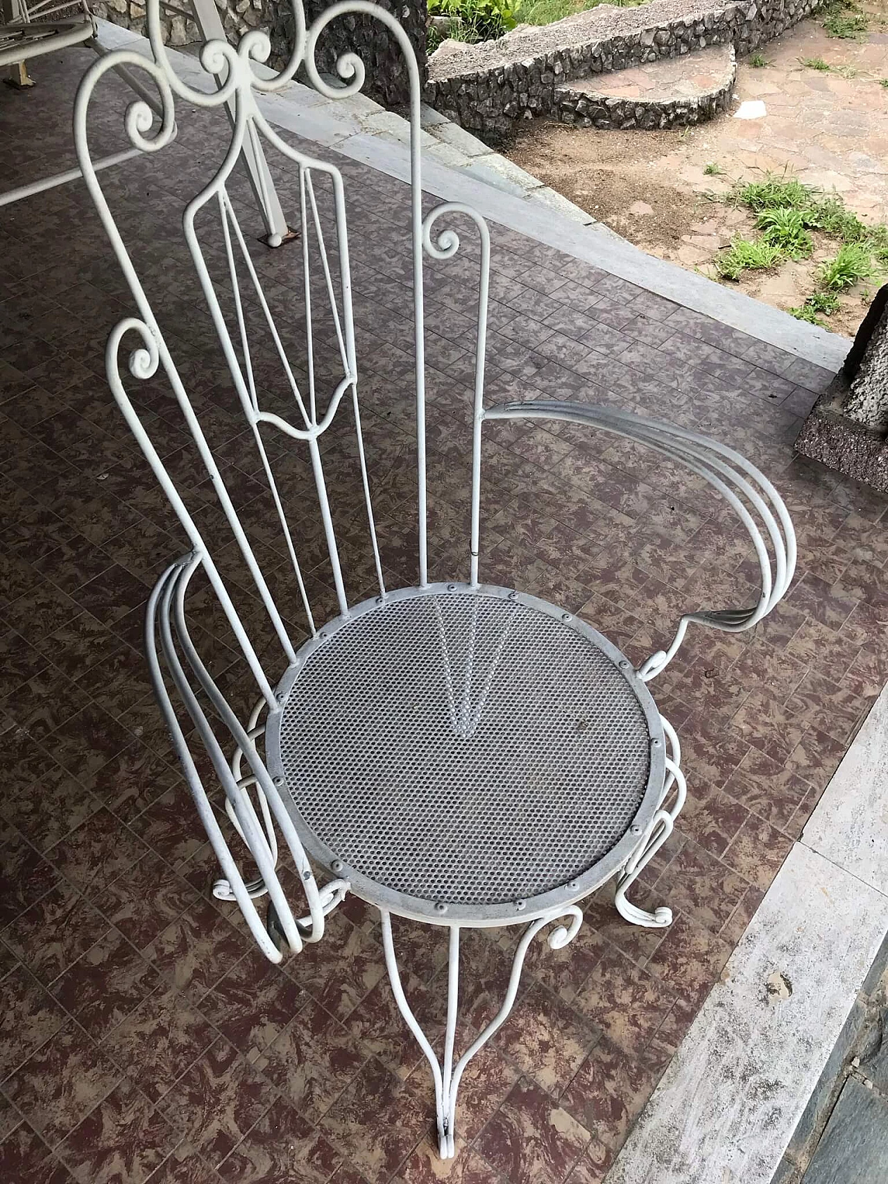 4 Chairs and 1 rectangular garden table in white painted iron, 1970s 1