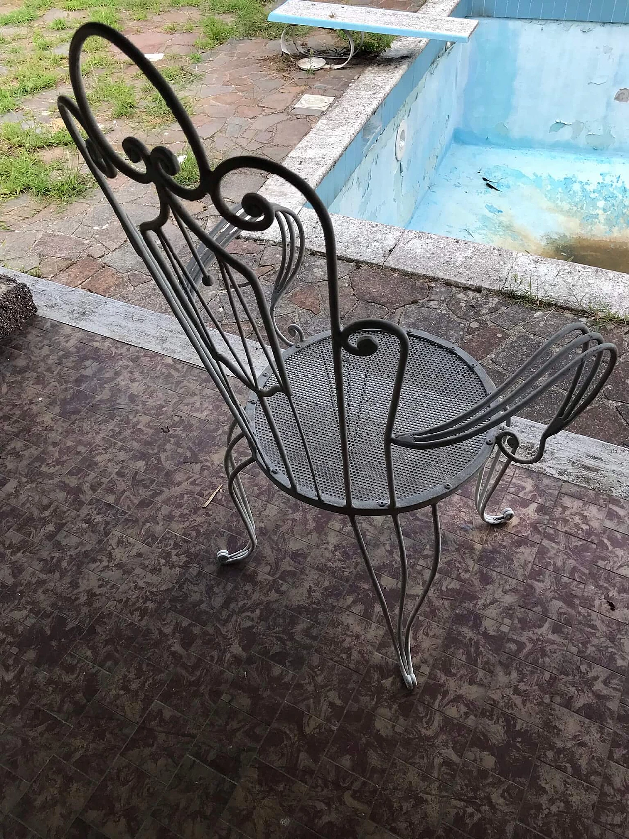 4 Sedie e 1 tavolo da giardino rettangolare in ferro verniciato bianco, anni '70 2