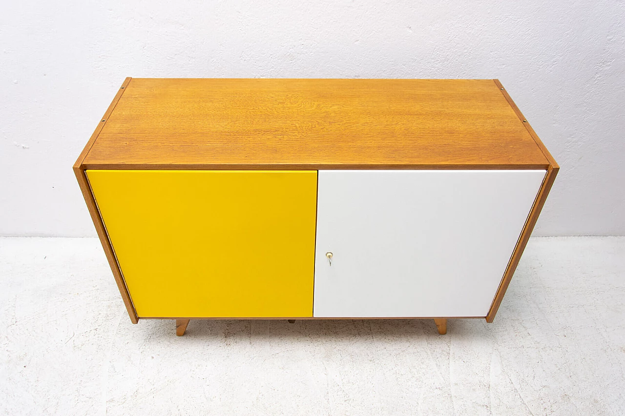 Credenza U-450 di Jiří Jiroutek in faggio, anni '60 5