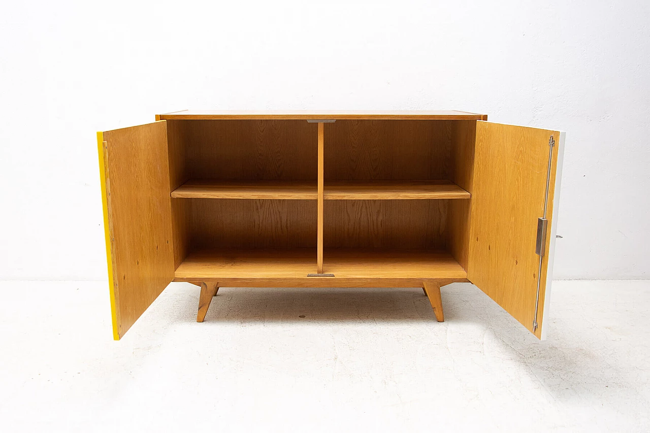 Credenza U-450 di Jiří Jiroutek in faggio, anni '60 6