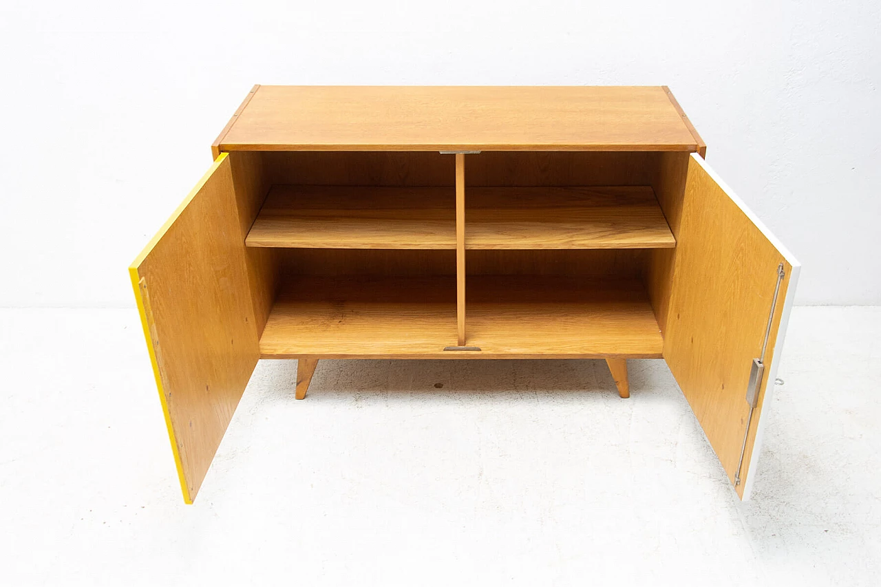 Credenza U-450 di Jiří Jiroutek in faggio, anni '60 7