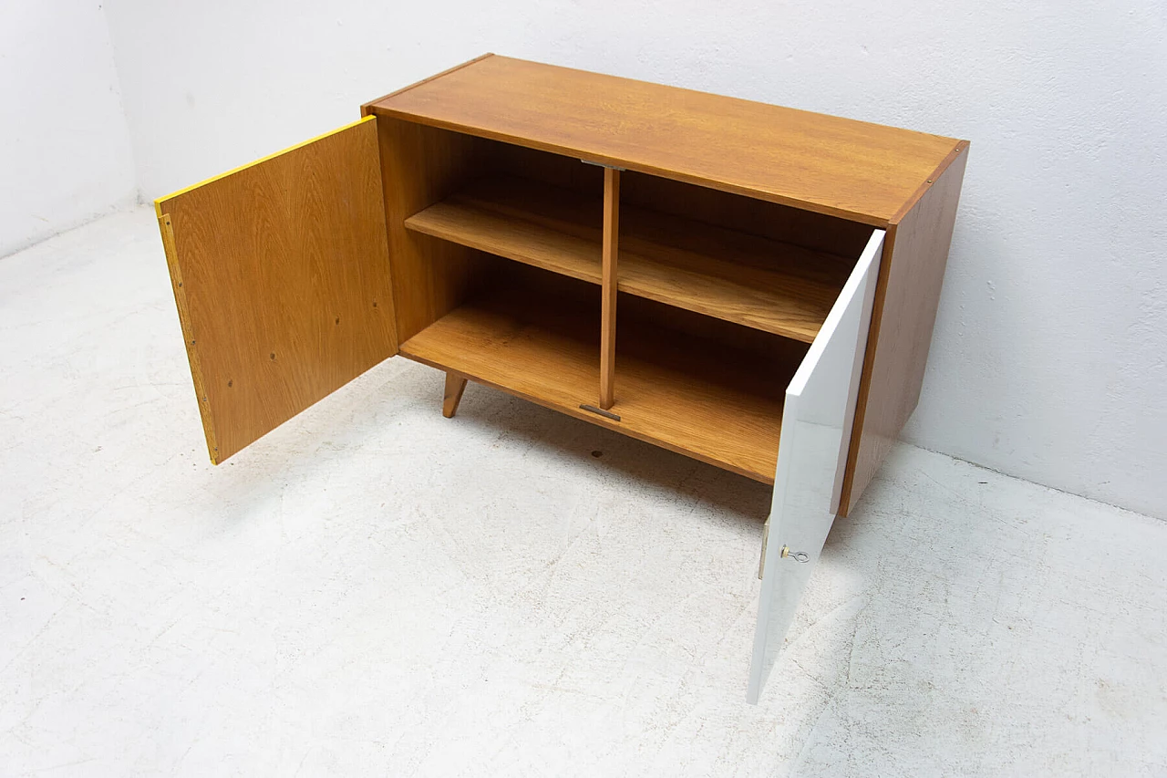 Credenza U-450 di Jiří Jiroutek in faggio, anni '60 8