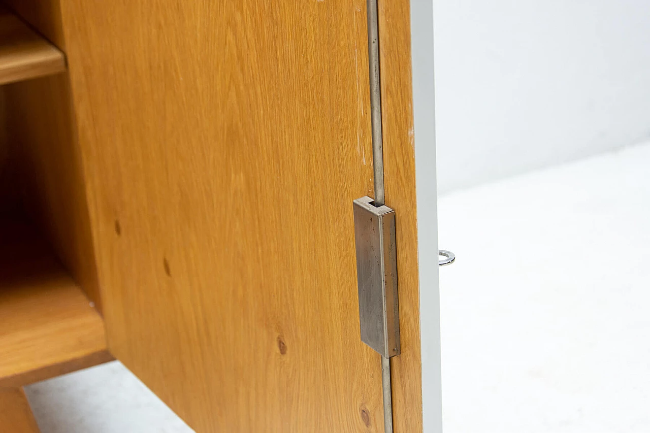 Credenza U-450 di Jiří Jiroutek in faggio, anni '60 9