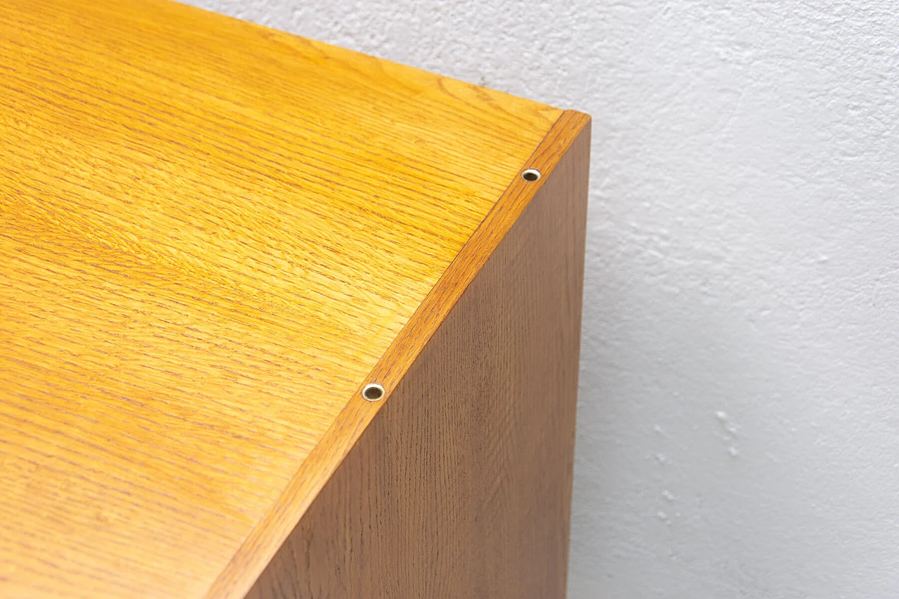 Credenza U-450 di Jiří Jiroutek in faggio, anni '60 13