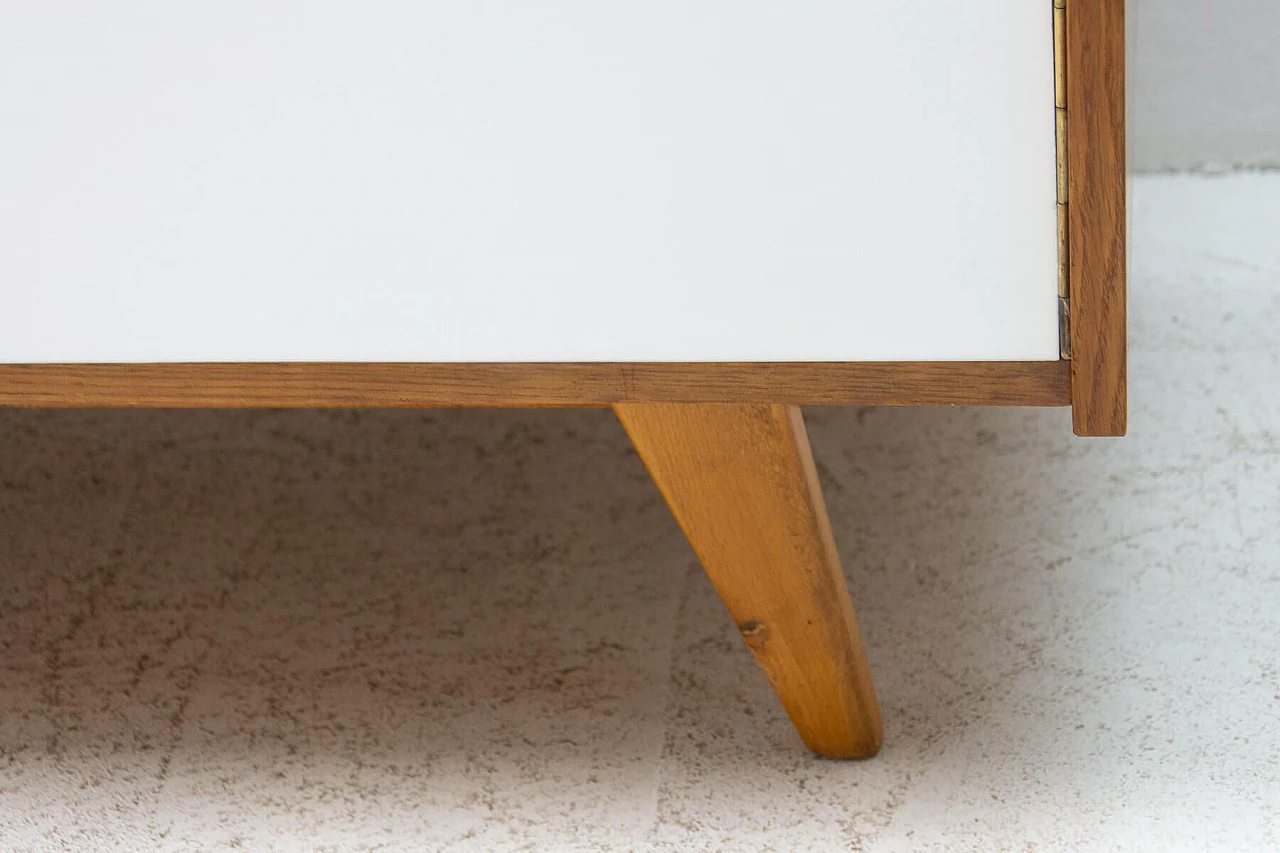 Credenza U-450 di Jiří Jiroutek in faggio, anni '60 14