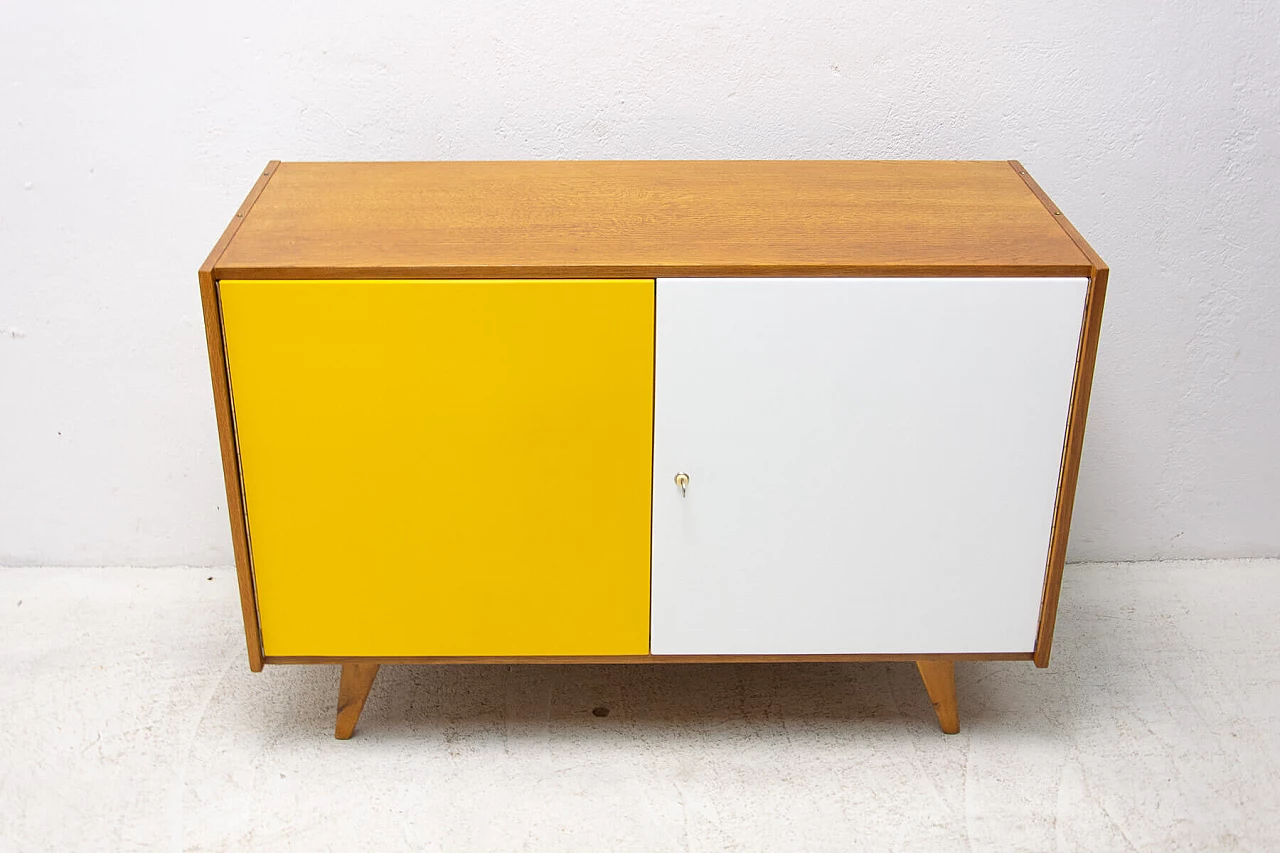 Credenza U-450 di Jiří Jiroutek in faggio, anni '60 18