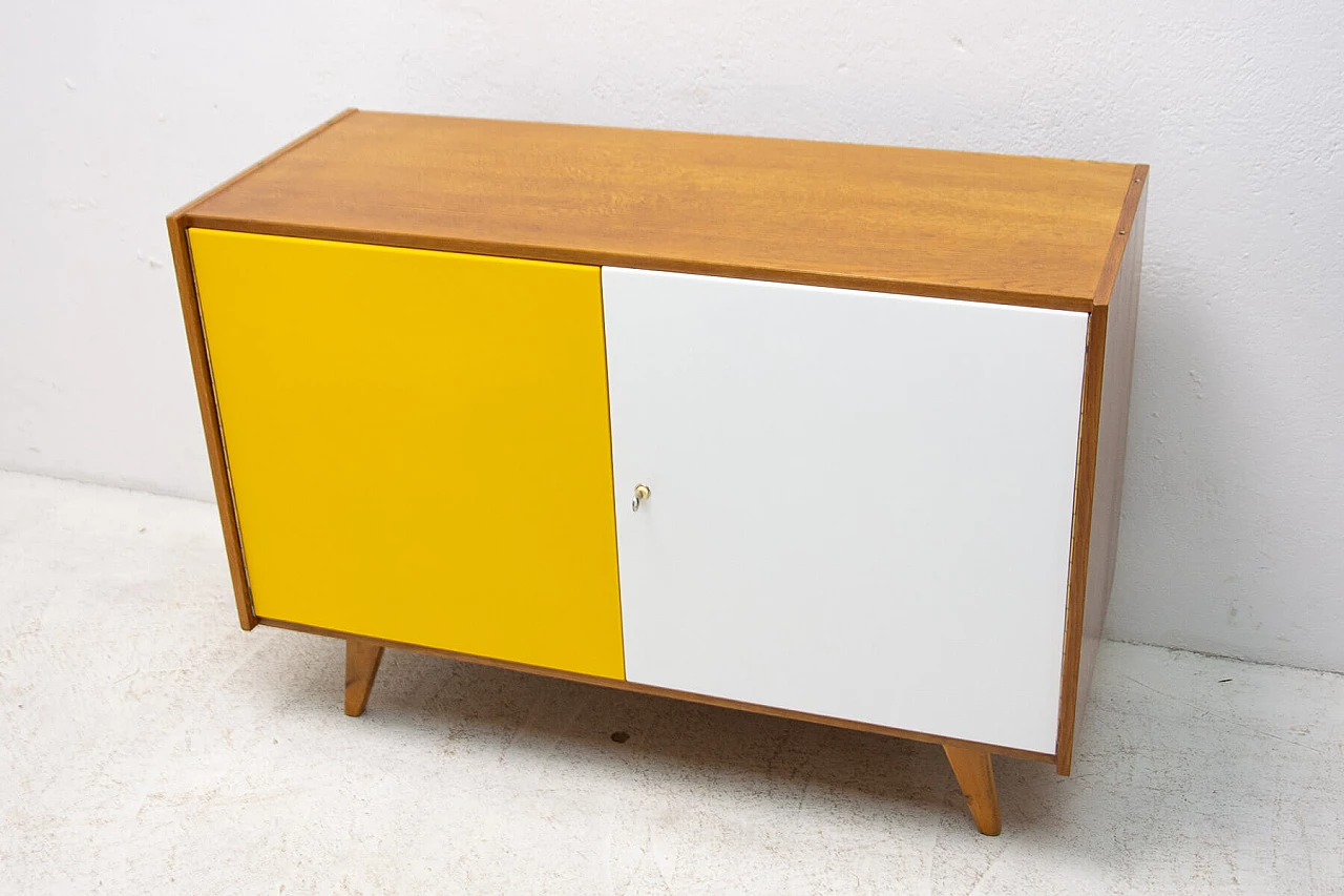 Credenza U-450 di Jiří Jiroutek in faggio, anni '60 19