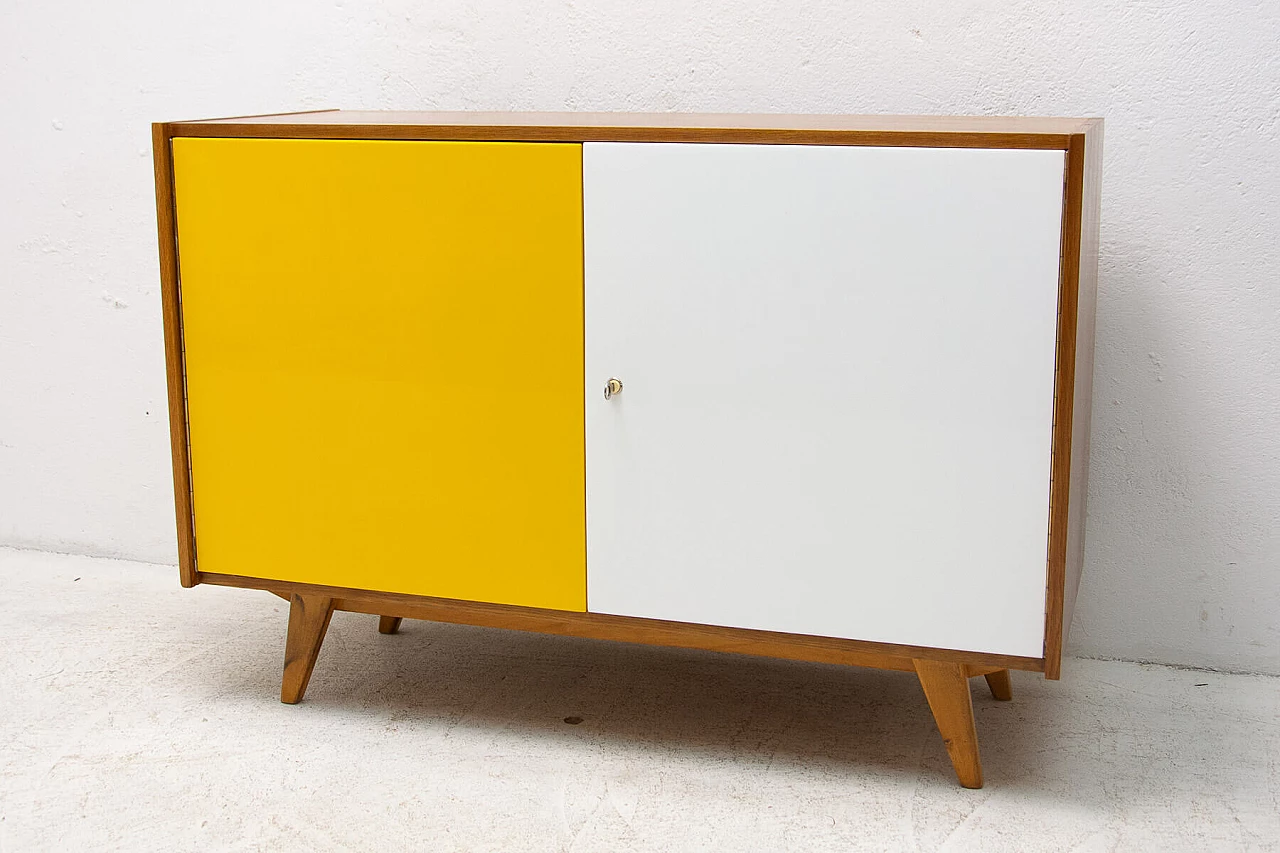 Credenza U-450 di Jiří Jiroutek in faggio, anni '60 20