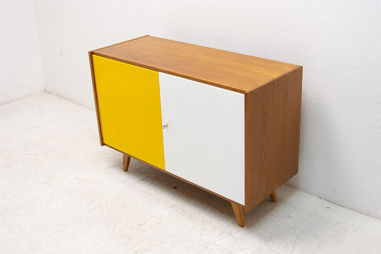 Credenza U-450 di Jiří Jiroutek in faggio, anni '60 21