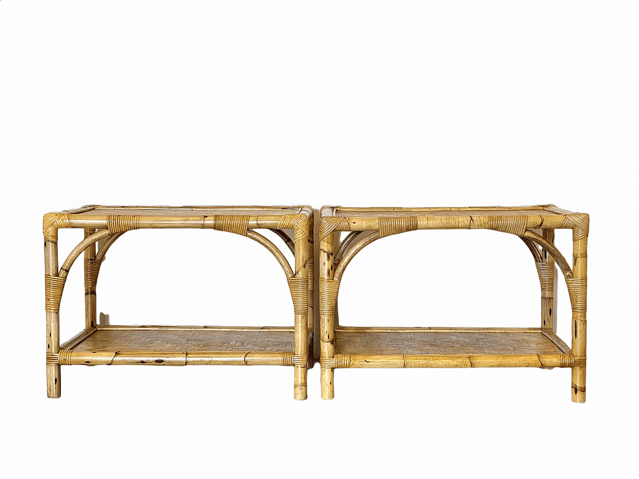 Coppia di tavolini in vimini e bambù, anni '70 14