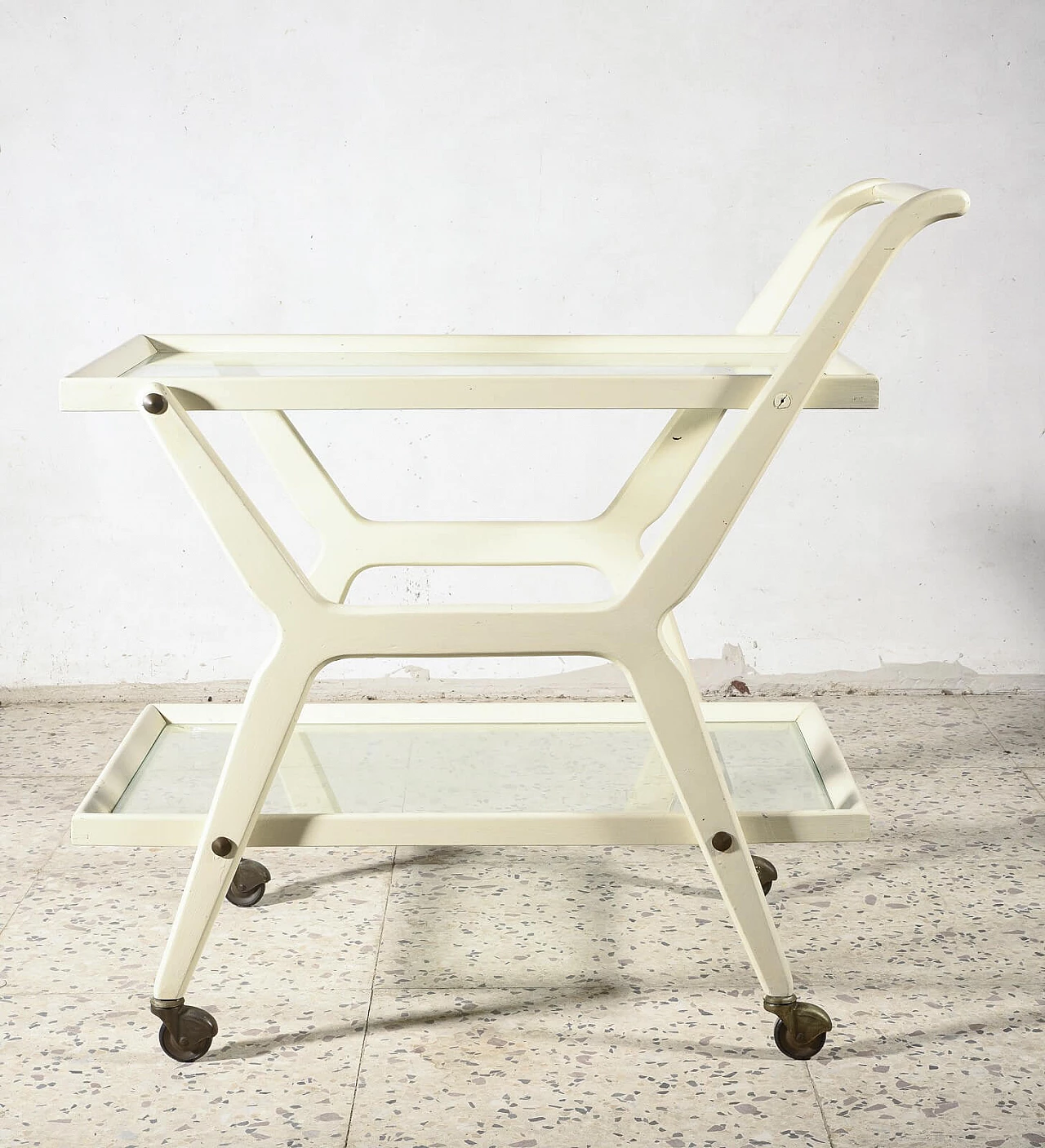 Carrello portavivande in legno laccato bianco, anni '70 2