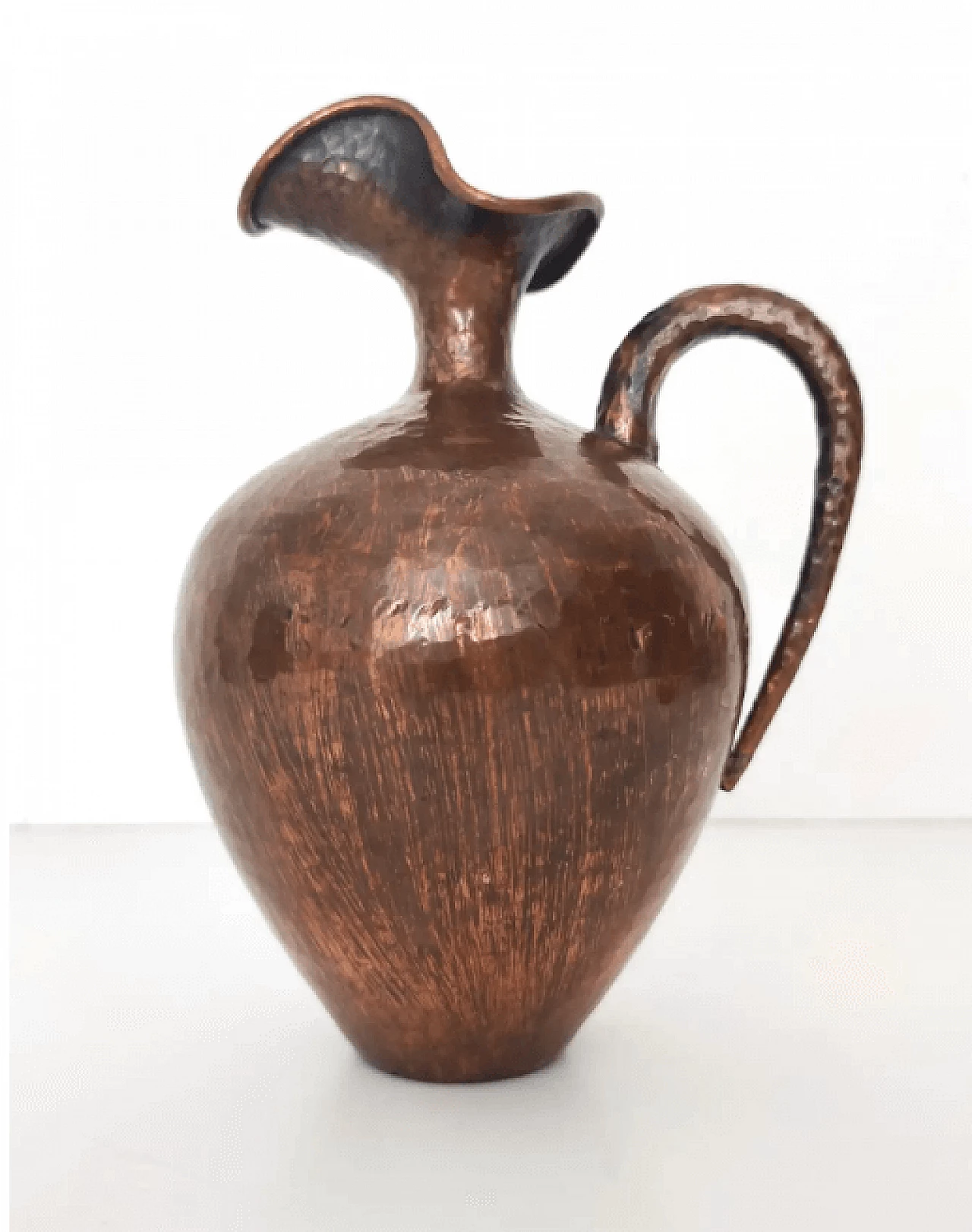 Brocca in rame sbalzato di Egidio Casagrande, anni '50 4