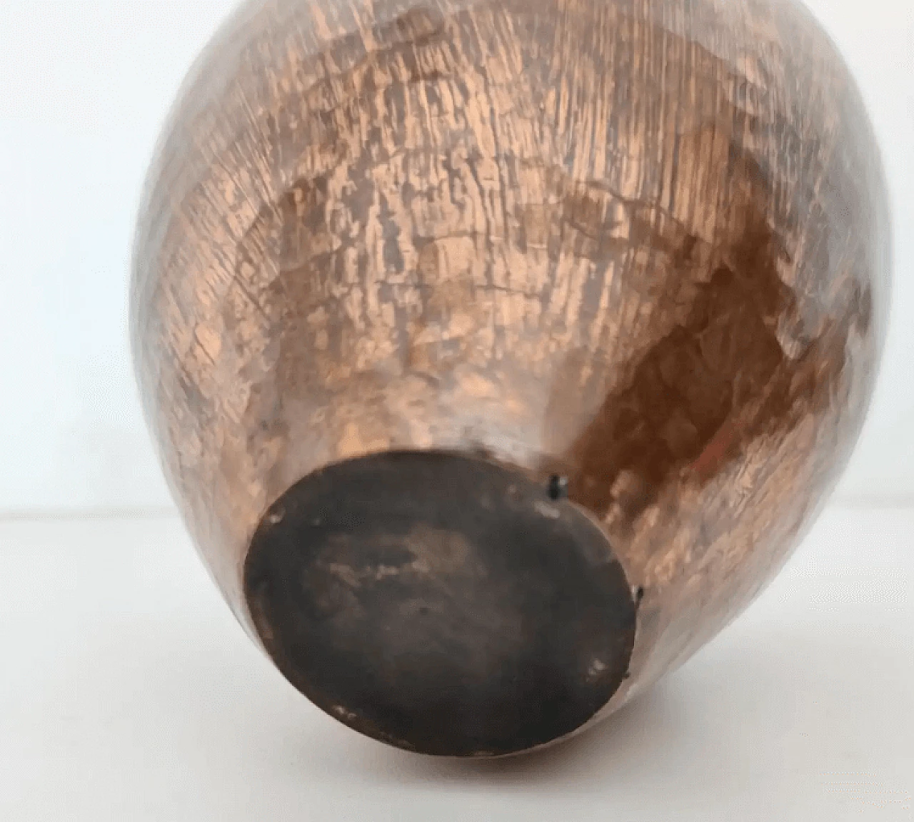 Brocca in rame sbalzato di Egidio Casagrande, anni '50 13