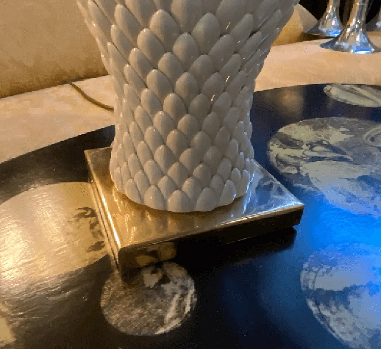 Brass and porcelain table lamp attributed to Tommaso Barbi, 1980s 5