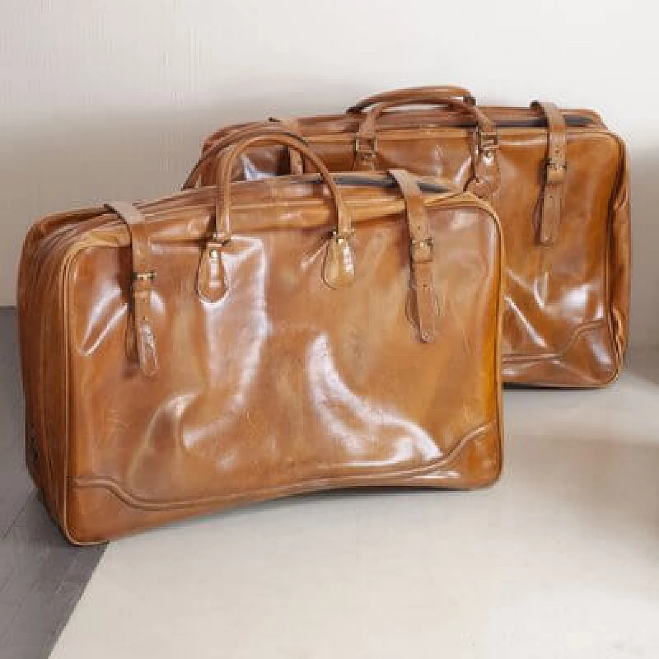 4 Leather travel bags, 1950s 11