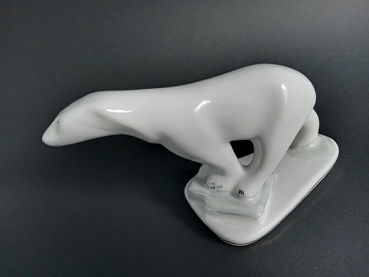 Polar bear sculpture in porcelain from Cluj-Napoca, 1920s 1