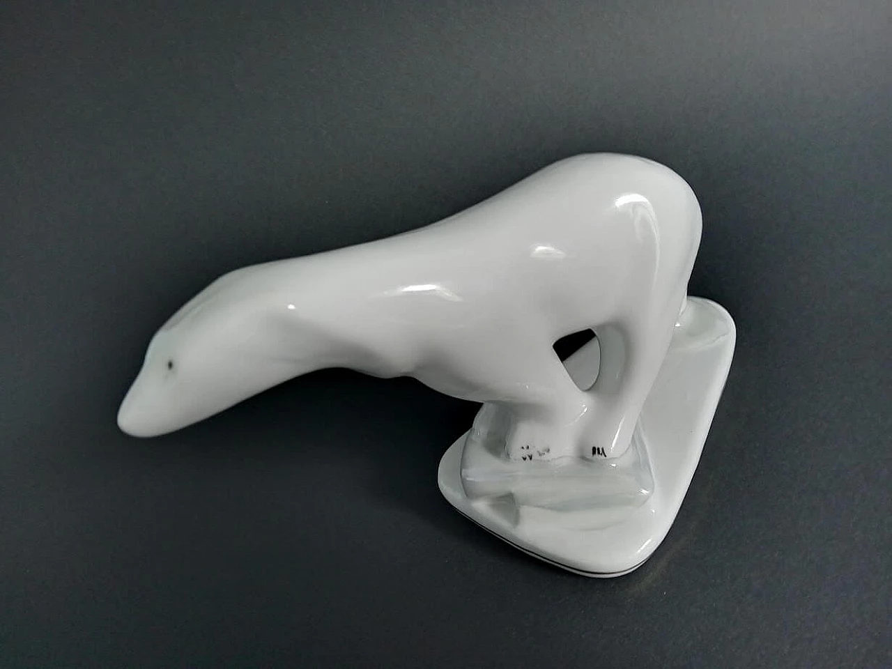 Polar bear sculpture in porcelain from Cluj-Napoca, 1920s 3