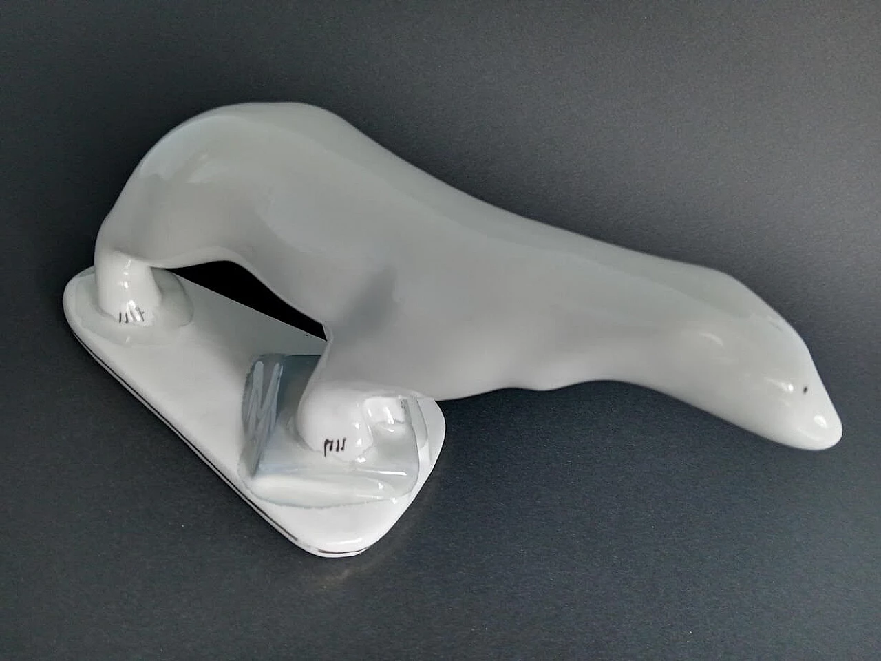 Polar bear sculpture in porcelain from Cluj-Napoca, 1920s 4