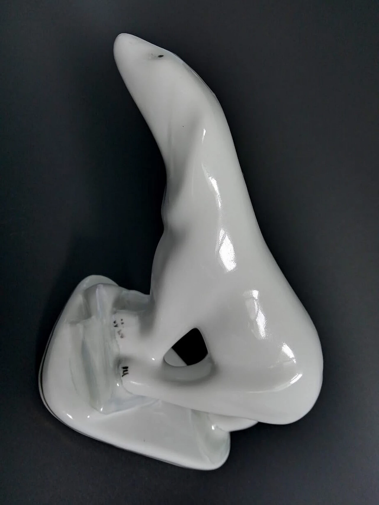 Polar bear sculpture in porcelain from Cluj-Napoca, 1920s 6