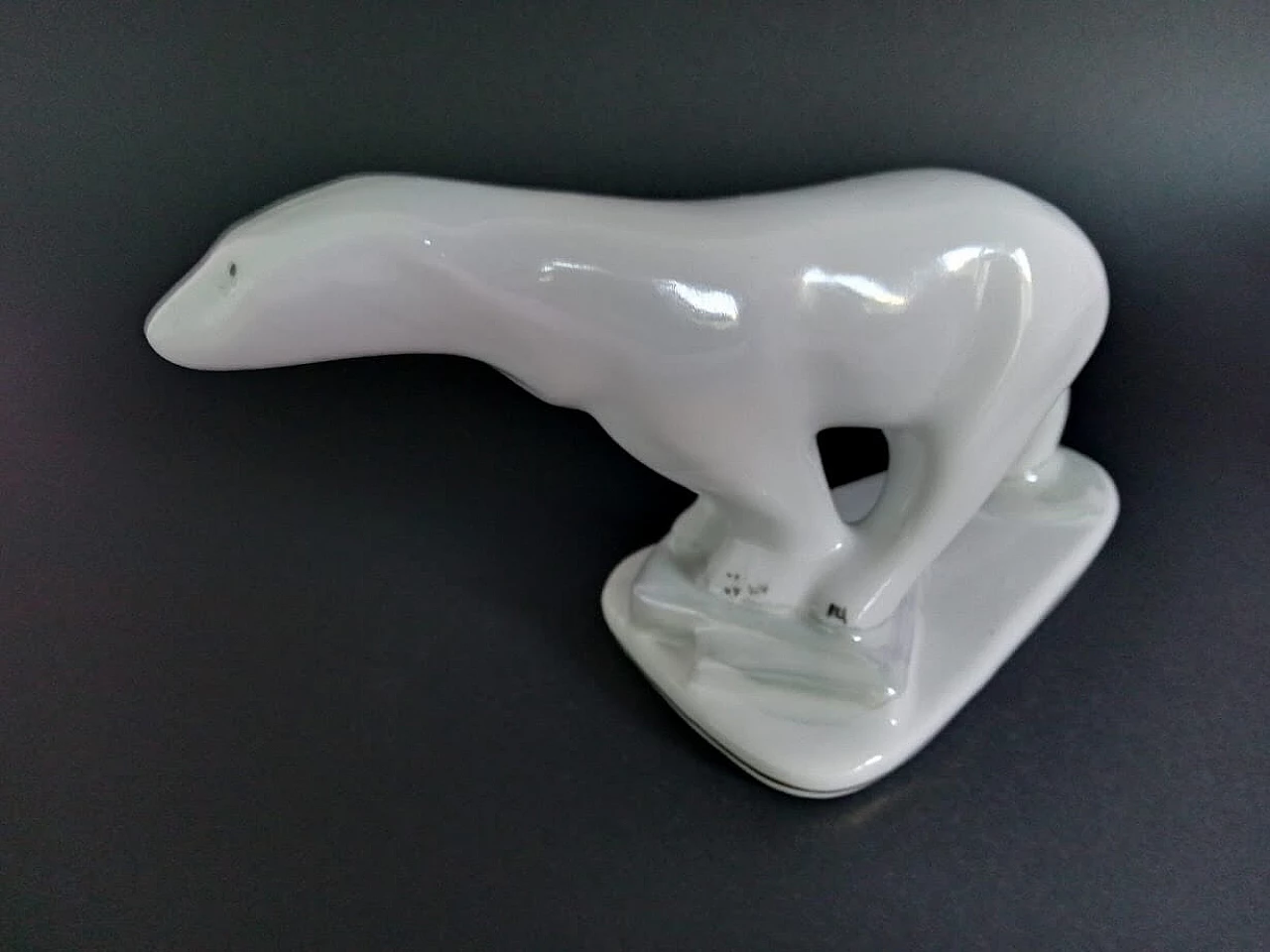 Polar bear sculpture in porcelain from Cluj-Napoca, 1920s 14