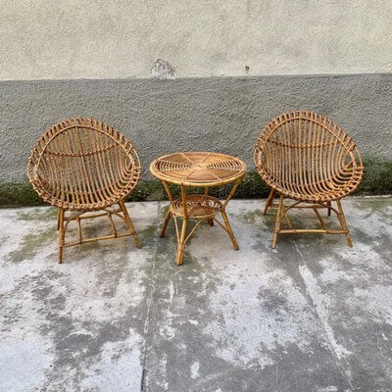 Pair of armchairs and small table in bamboo and wicker, 1950s 1