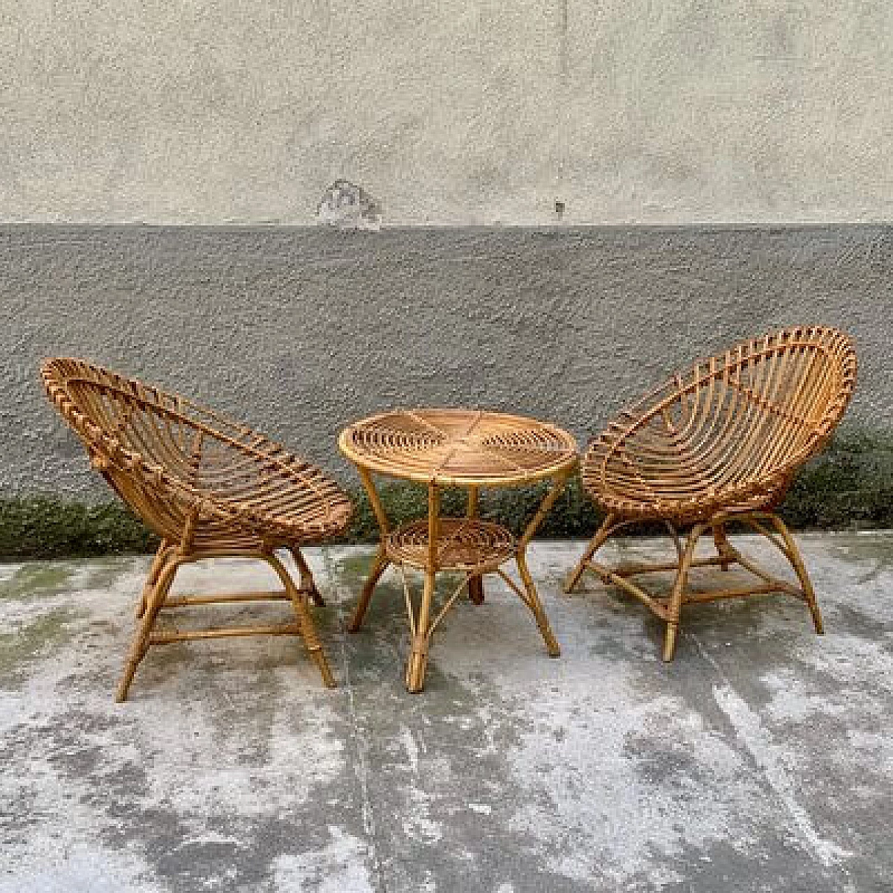 Pair of armchairs and small table in bamboo and wicker, 1950s 2