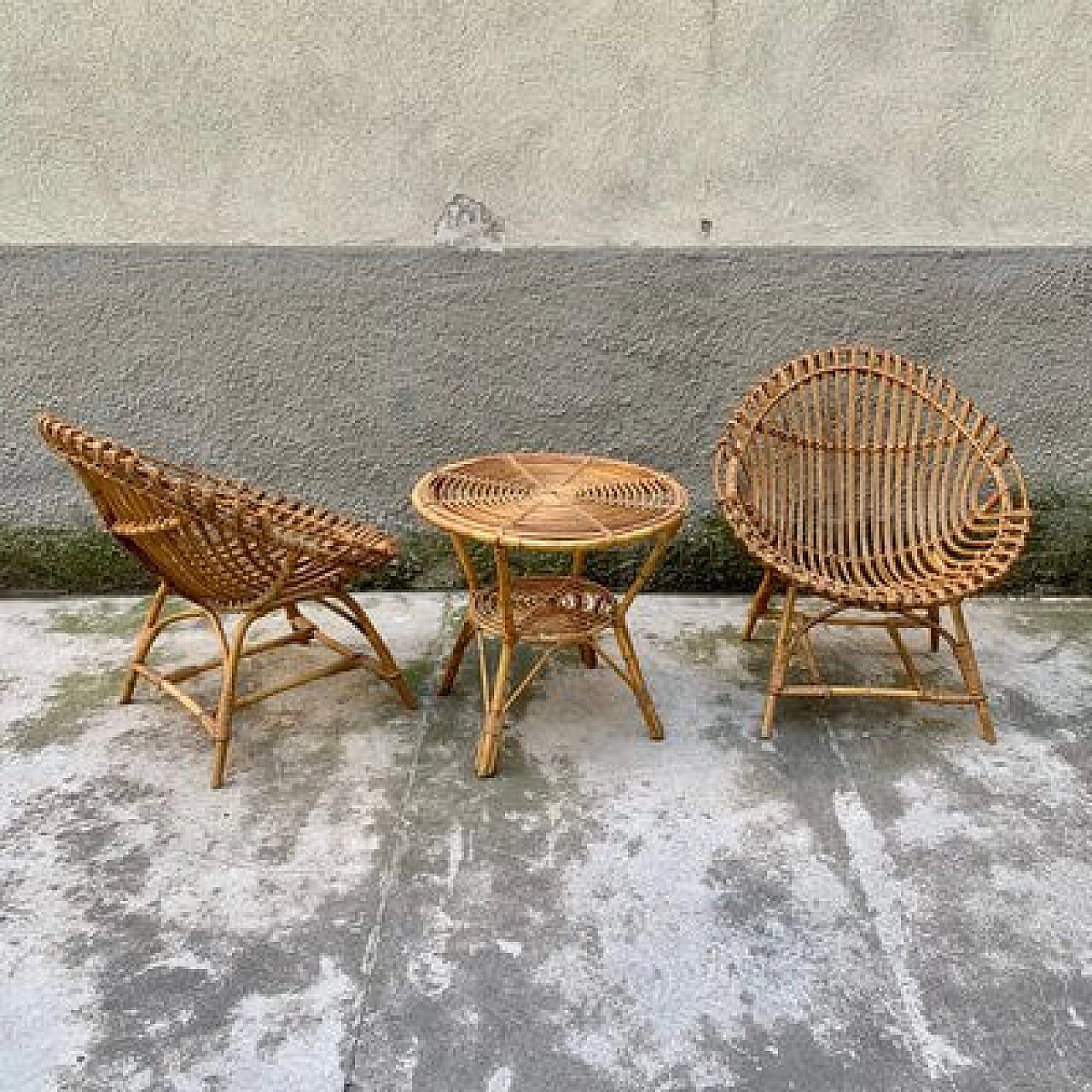 Pair of armchairs and small table in bamboo and wicker, 1950s 4