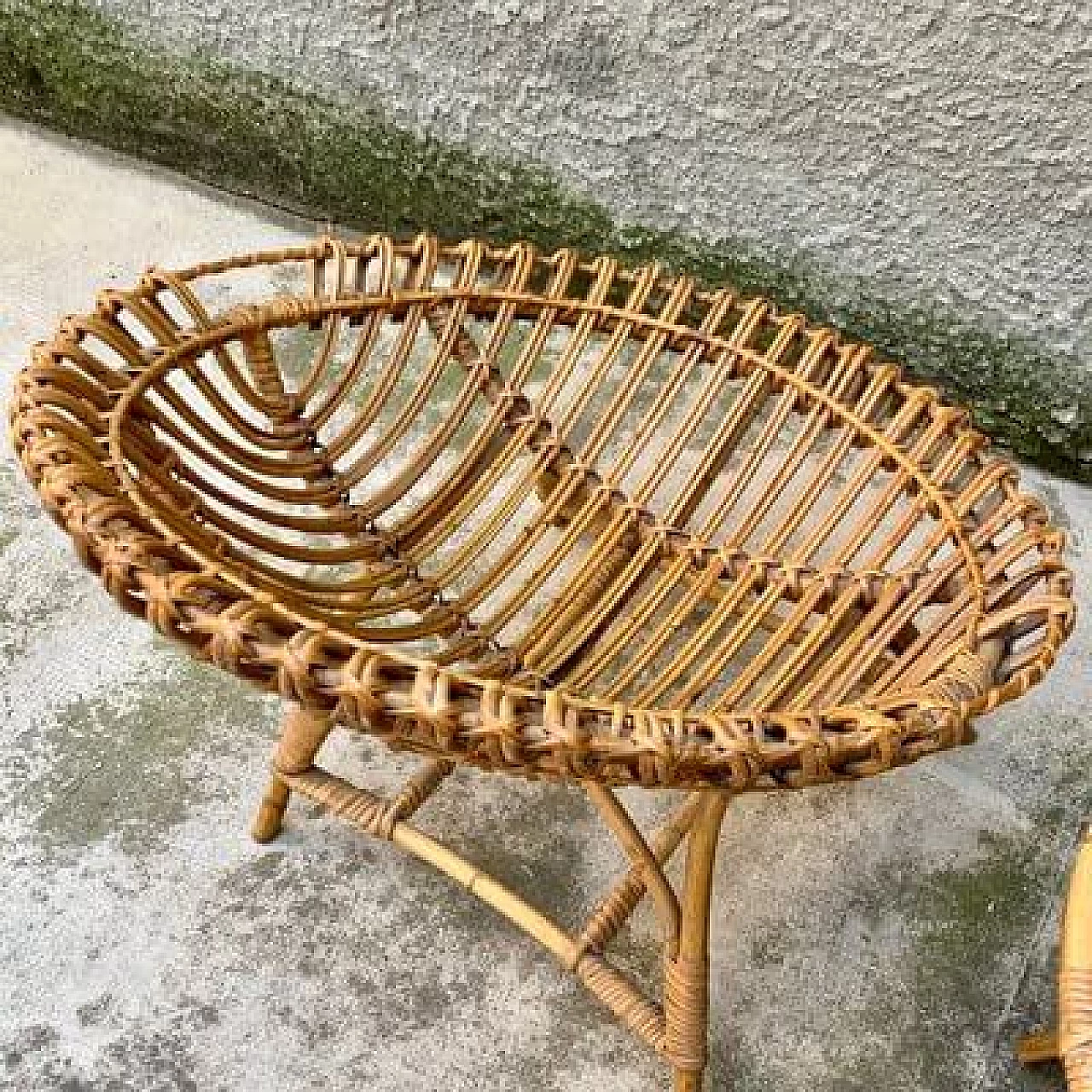 Pair of armchairs and small table in bamboo and wicker, 1950s 5