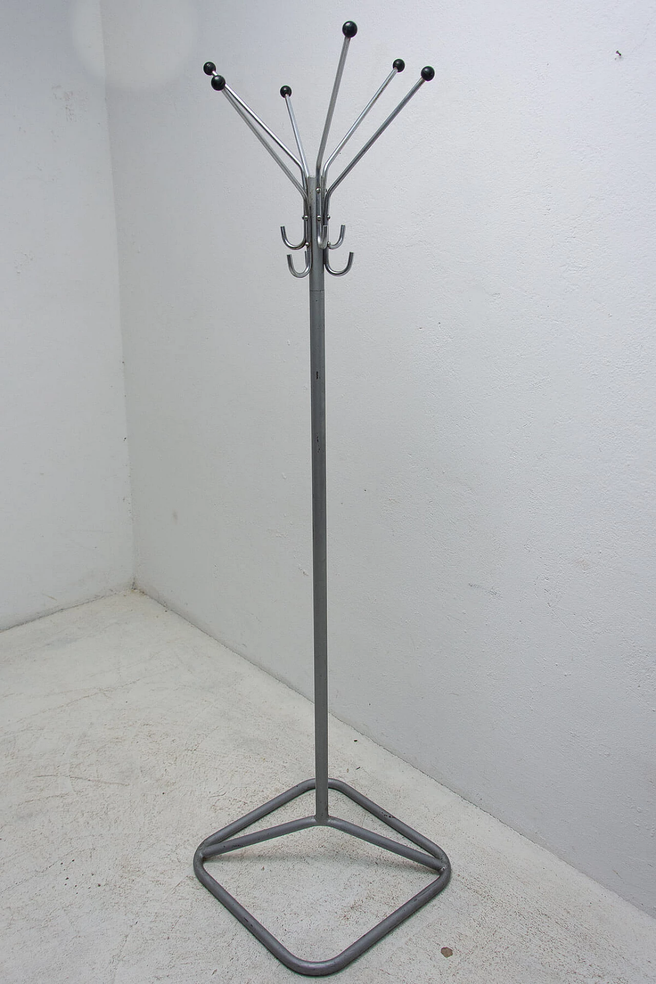 Appendiabiti in stile Bauhaus in metallo cromato, anni '30 4
