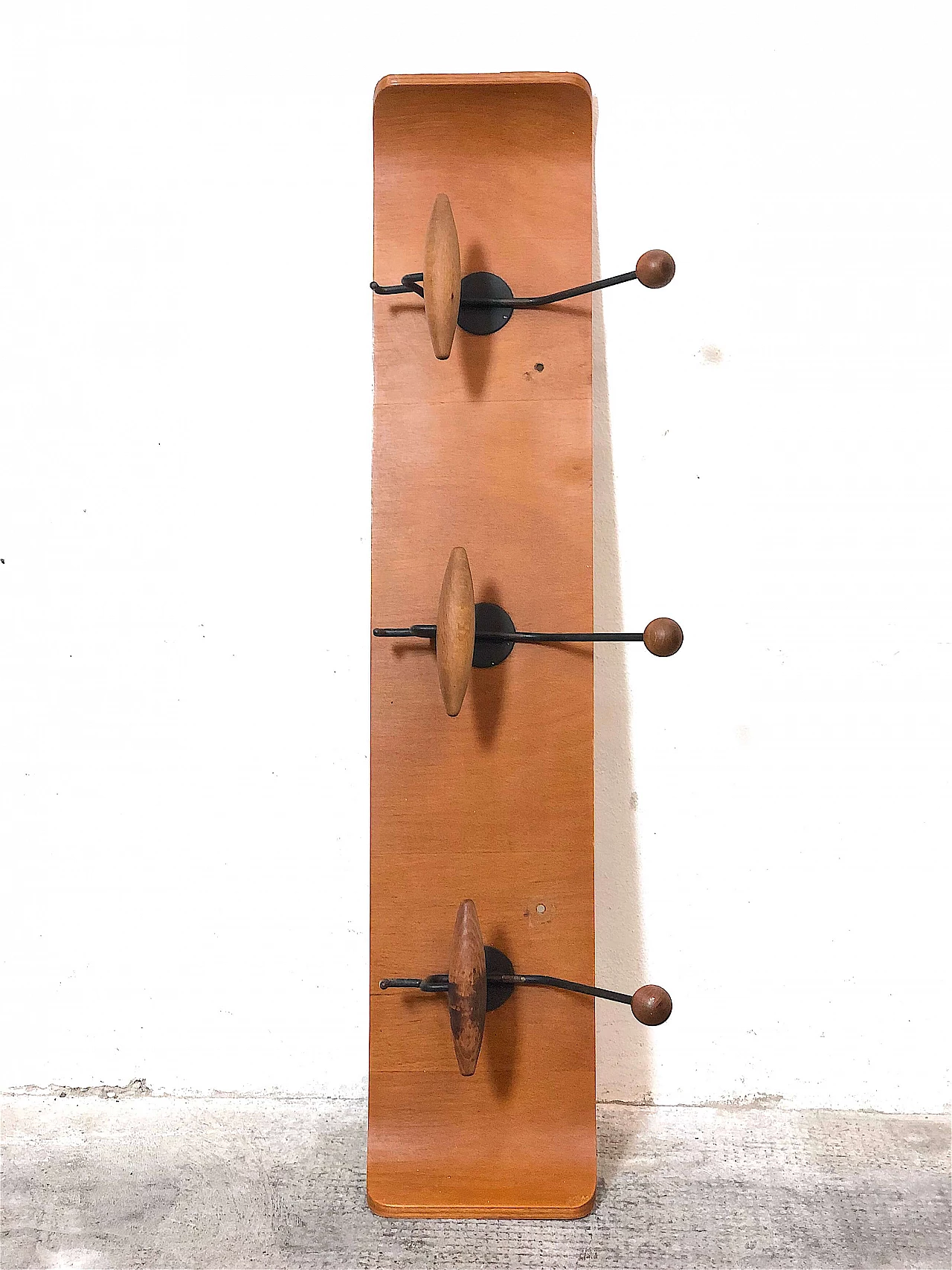 Fratelli Reguitti coat stand in wood and iron, 1960s 4