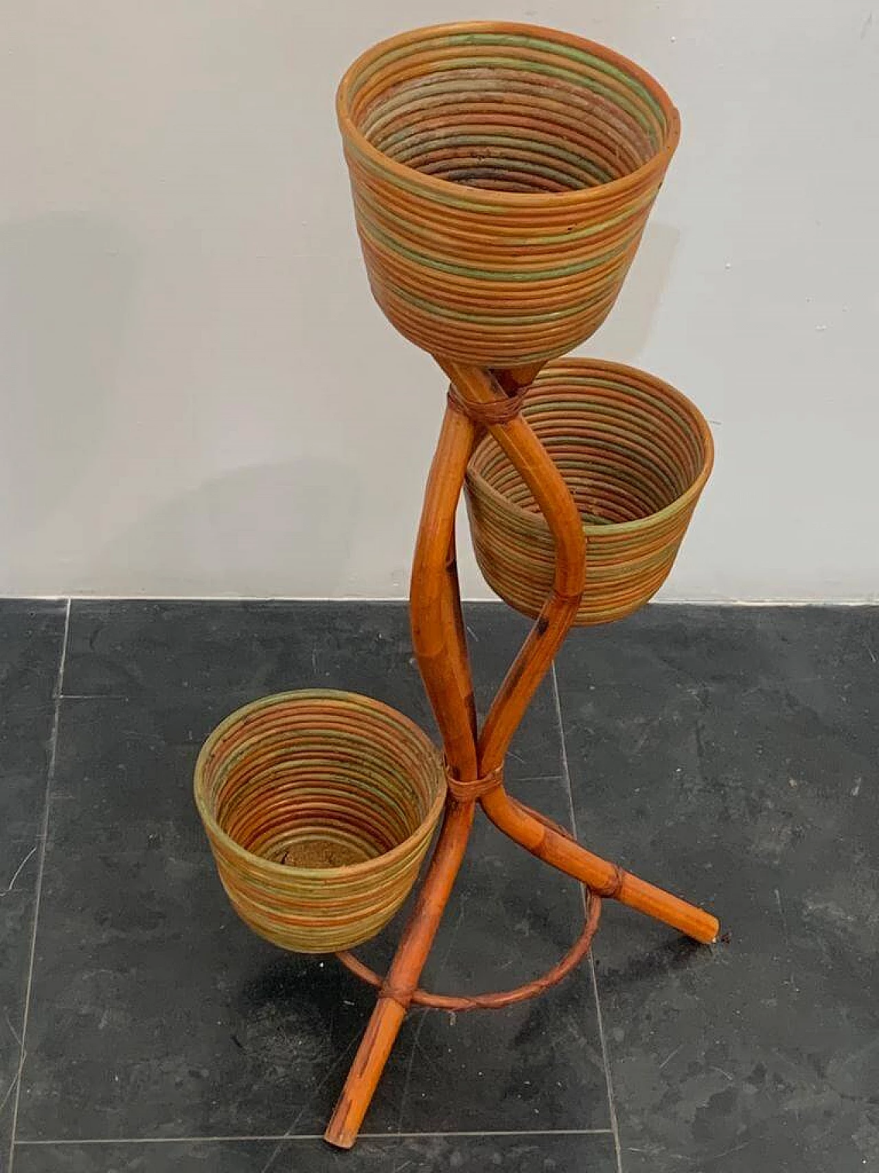 Wicker and polychrome bamboo vase tripod, 1960s 4