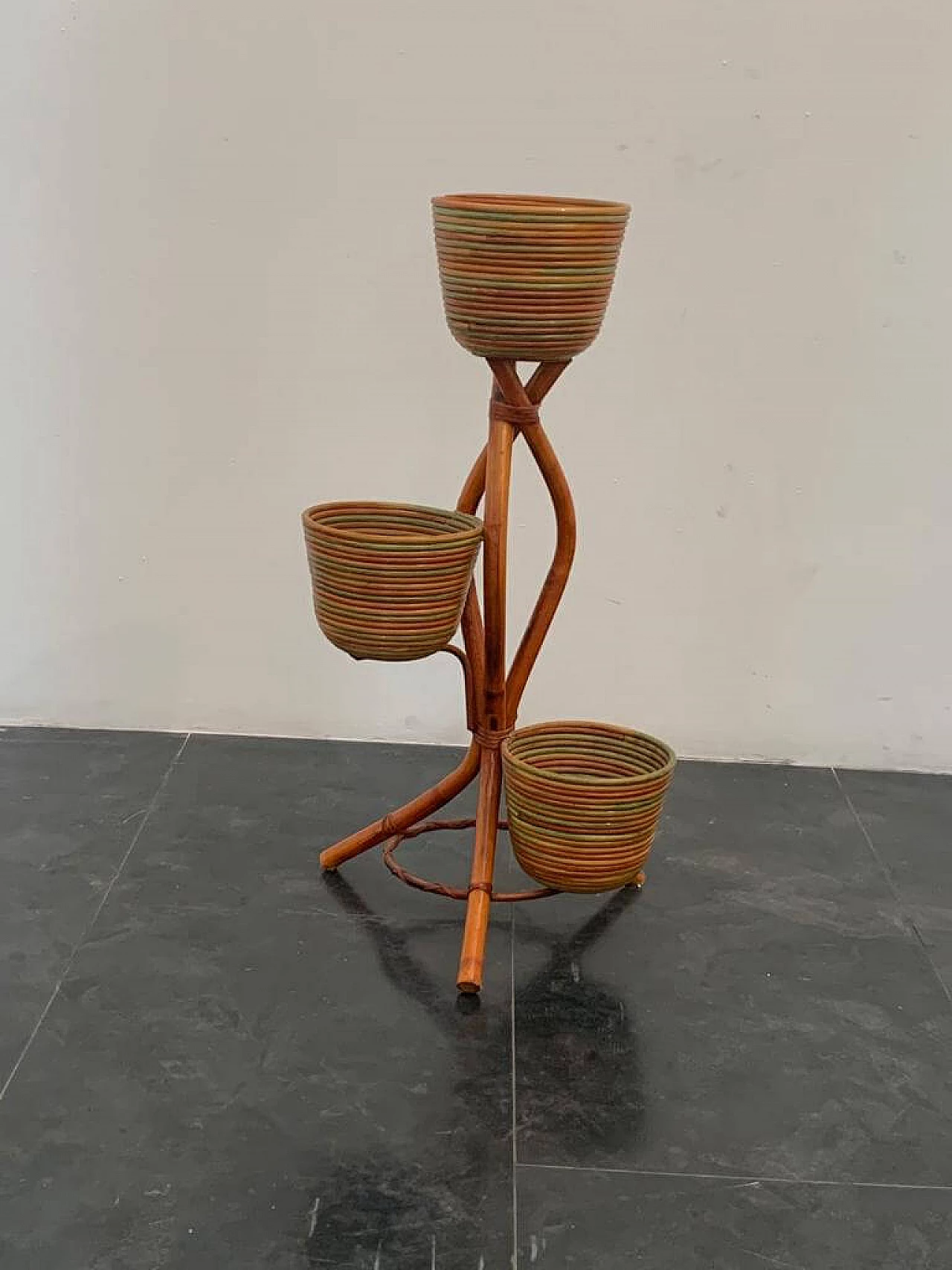 Wicker and polychrome bamboo vase tripod, 1960s 7